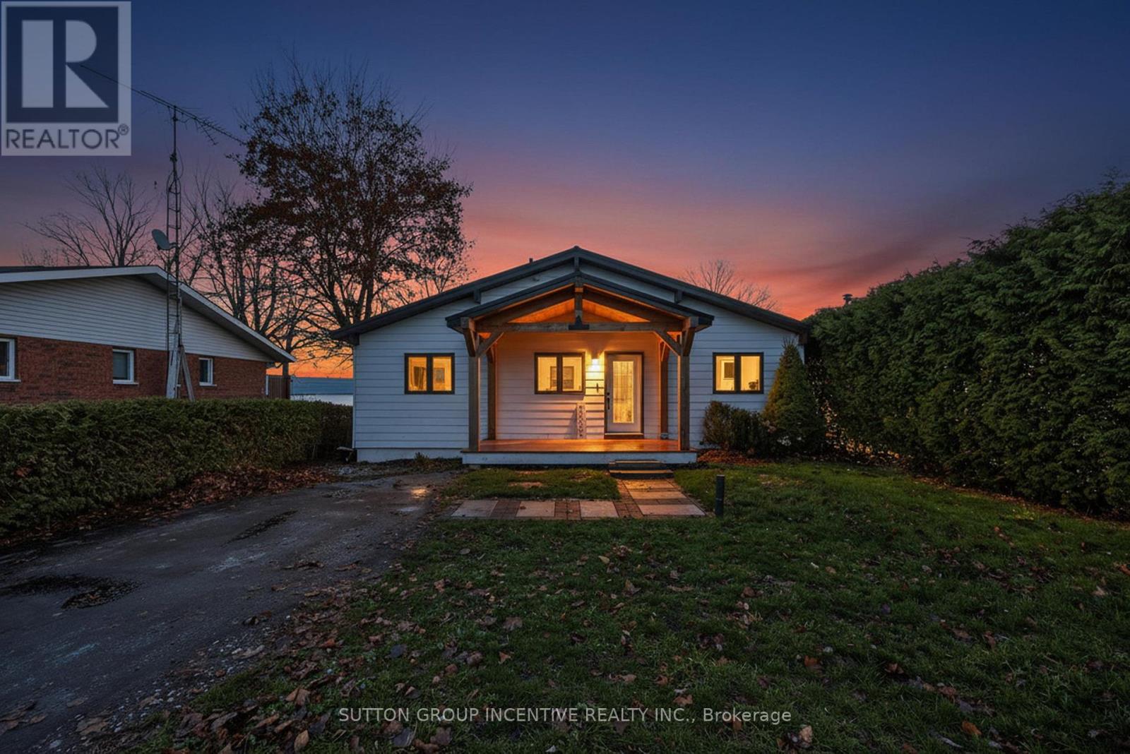 211 Moon Point Drive, Oro-Medonte, Ontario  L3V 6H1 - Photo 2 - S12890750