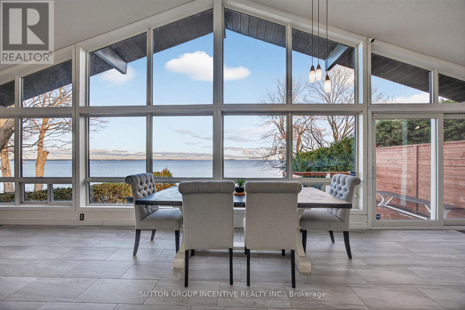 211 Moon Point Drive, Oro-Medonte, Ontario  L3V 6H1 - Photo 8 - S12890750