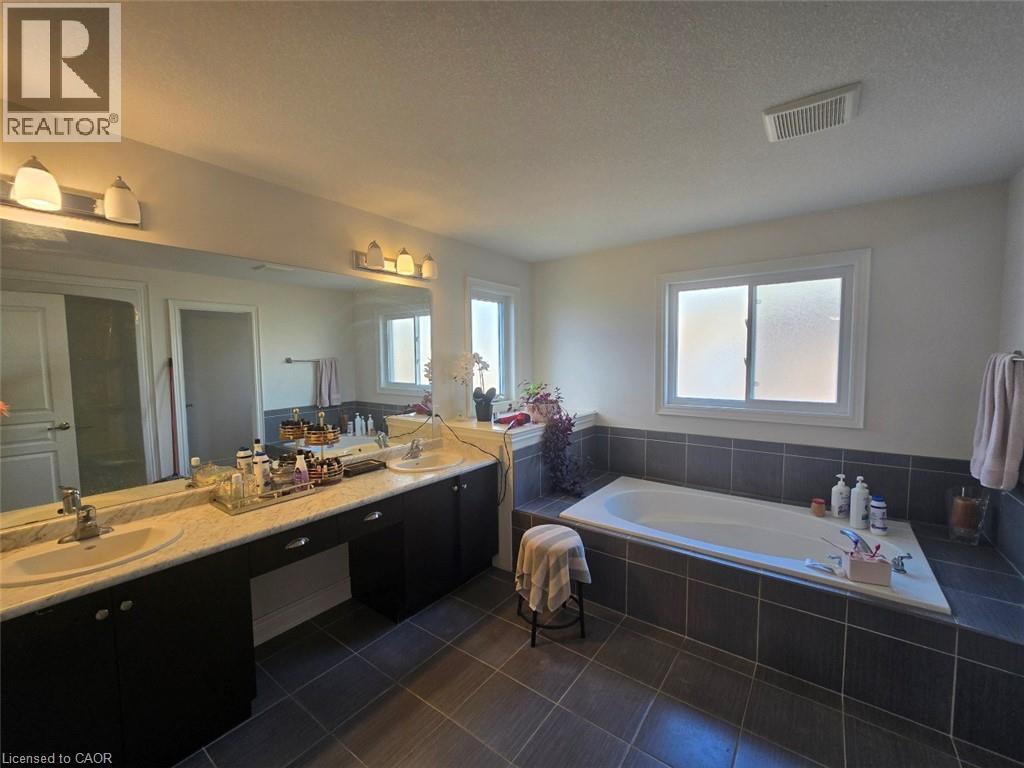 77 Eaglecrest Street, Kitchener, Ontario  N2K 4K1 - Photo 11 - 40792557