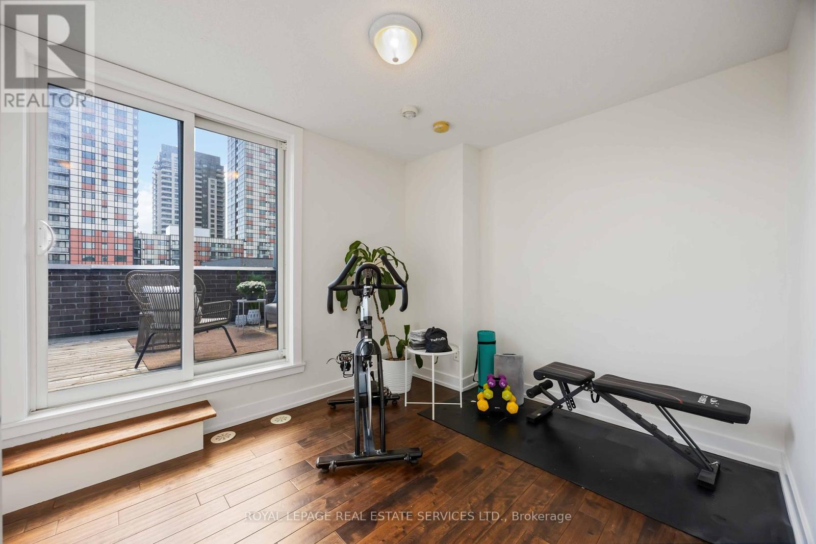 212 Brandon Avenue, Toronto, Ontario  M6H 0C5 - Photo 31 - W12890708