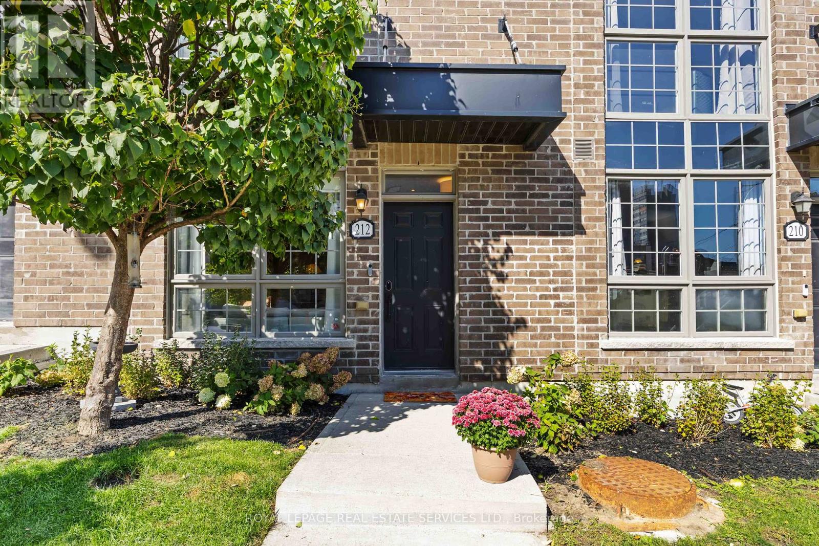 212 Brandon Avenue, Toronto, Ontario  M6H 0C5 - Photo 4 - W12890708