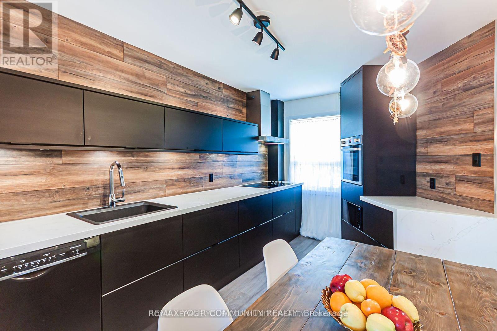 3035 Ilomar Crescent, Mississauga, Ontario  L5N 5B6 - Photo 6 - W12890766