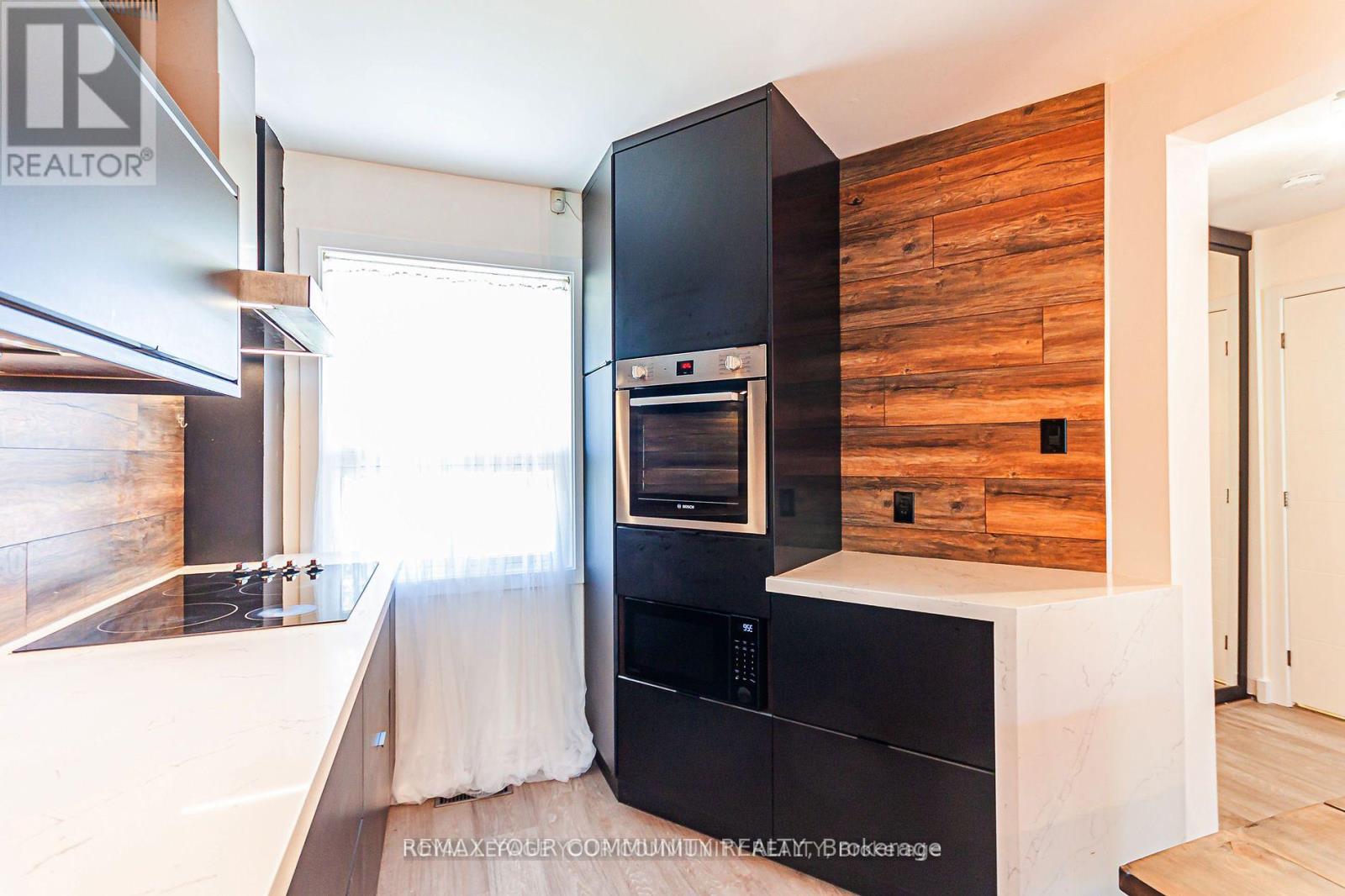 3035 Ilomar Crescent, Mississauga, Ontario  L5N 5B6 - Photo 8 - W12890766