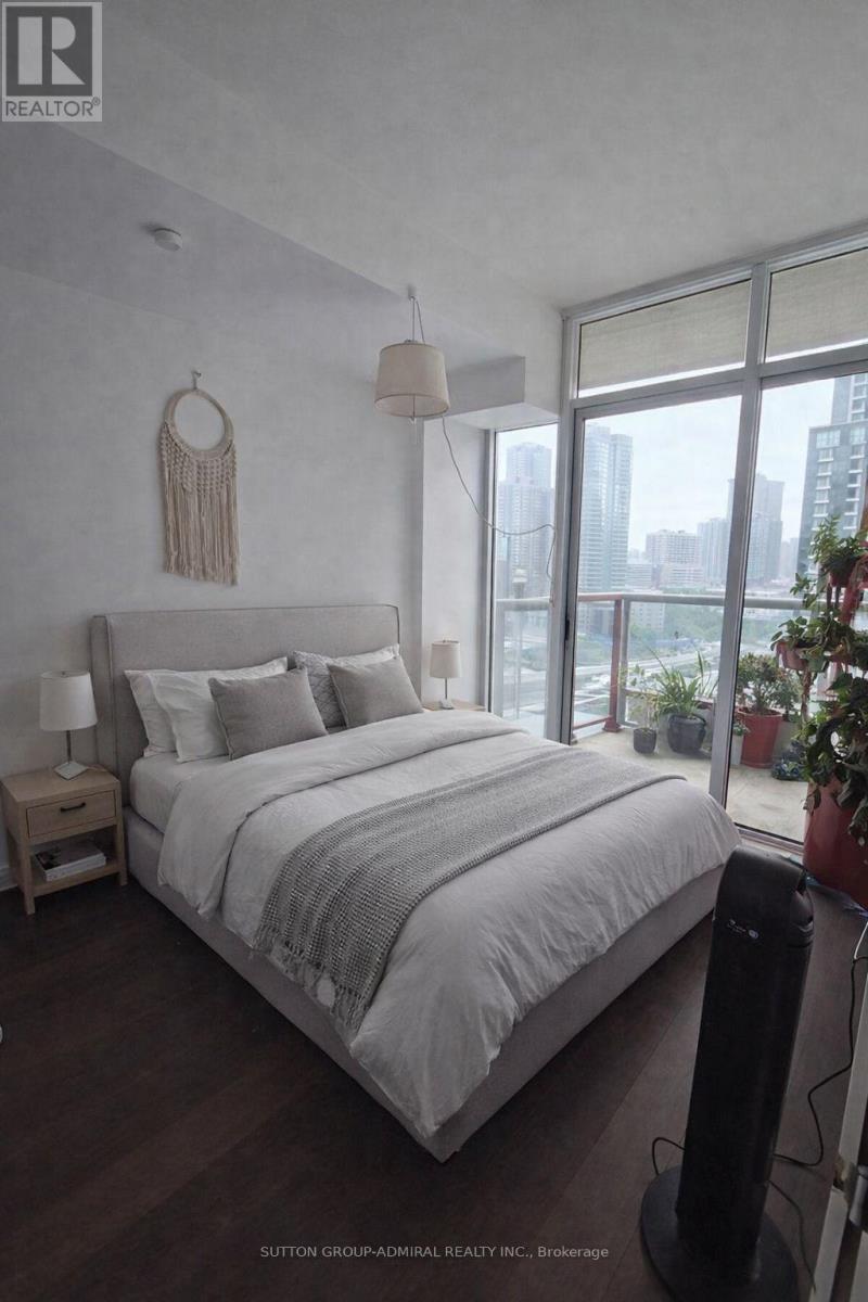 1612 - 105 George Street, Toronto, Ontario  M5A 0L4 - Photo 5 - C12887610