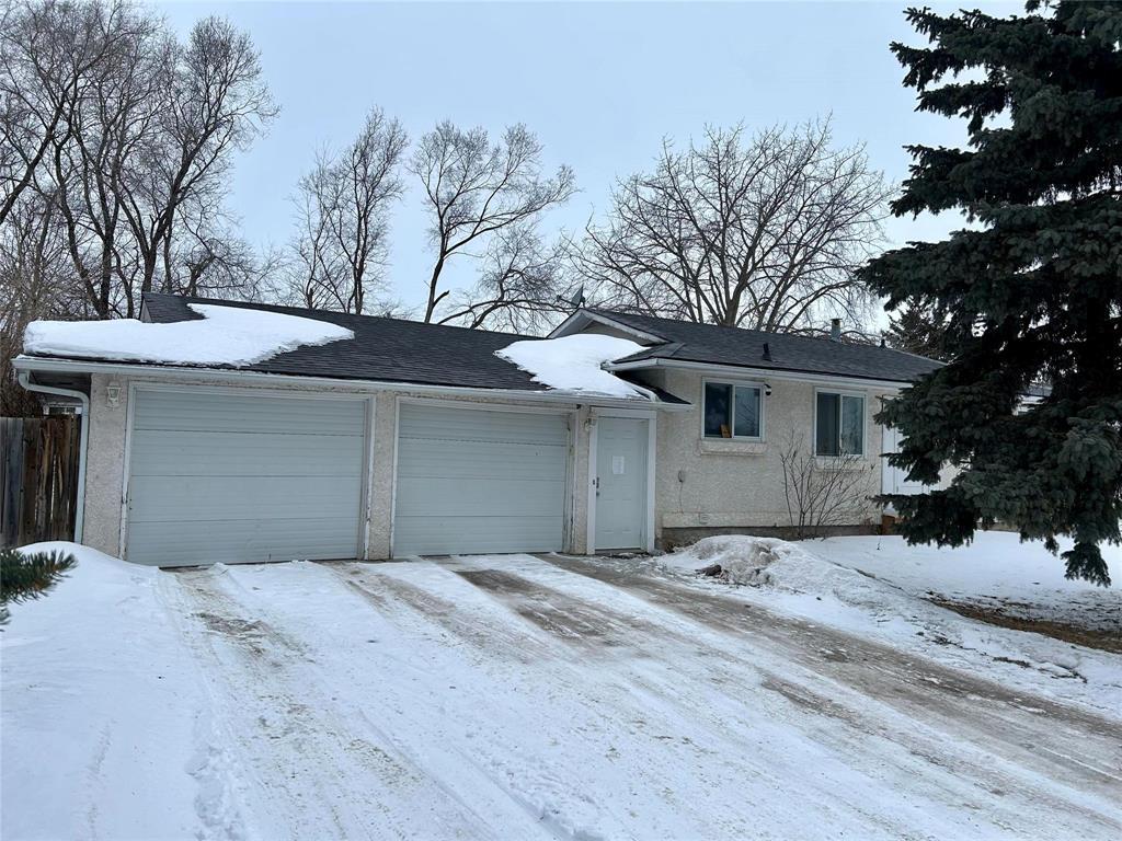 200 Rose Street, Steinbach, Manitoba  R5G 2E4 - Photo 0 - 202604824