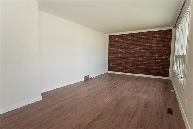 200 Rose Street, Steinbach, Manitoba  R5G 2E4 - Photo 3 - 202604824