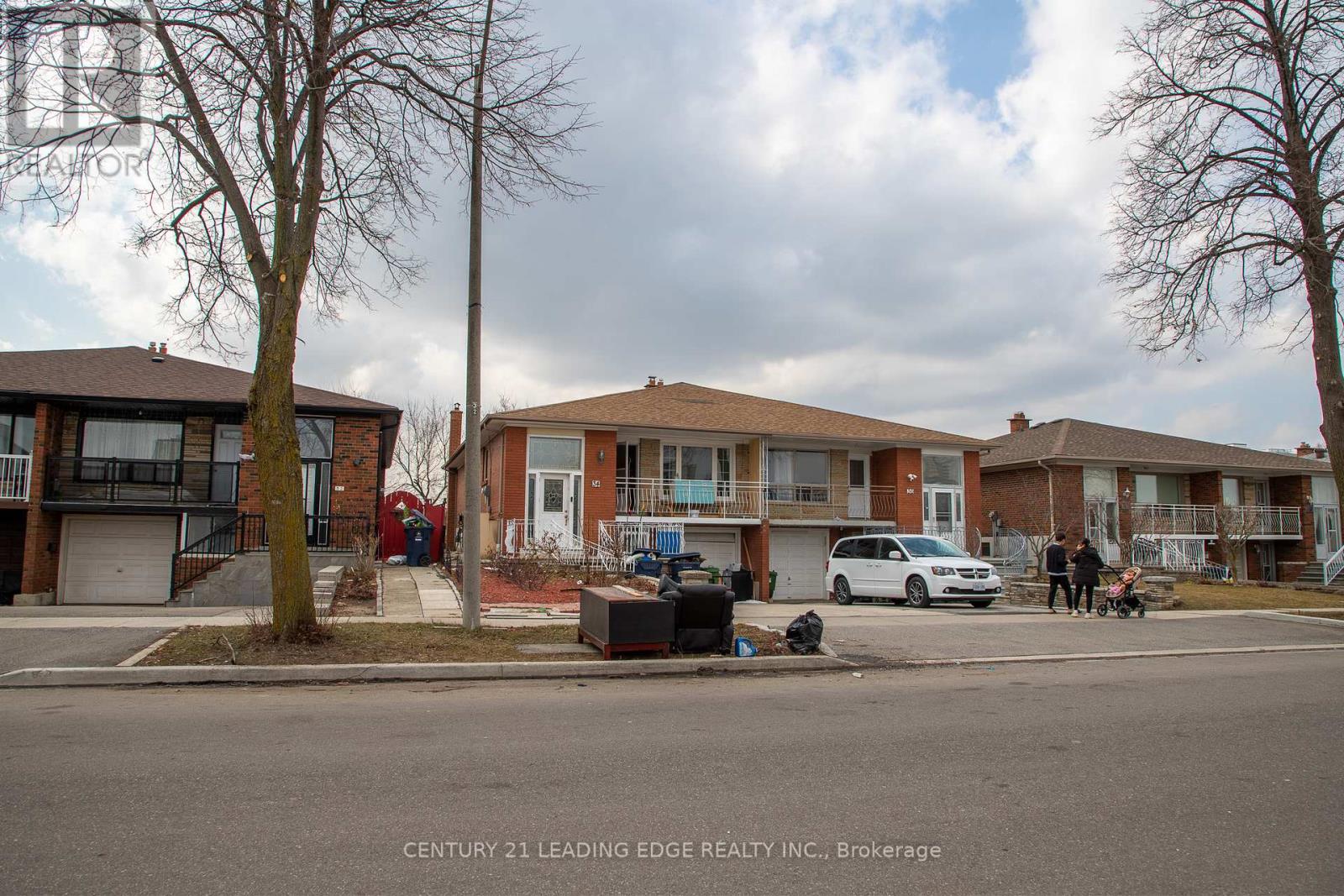 34 Petiole Road, Toronto, Ontario  M3N 2B4 - Photo 2 - W12887406