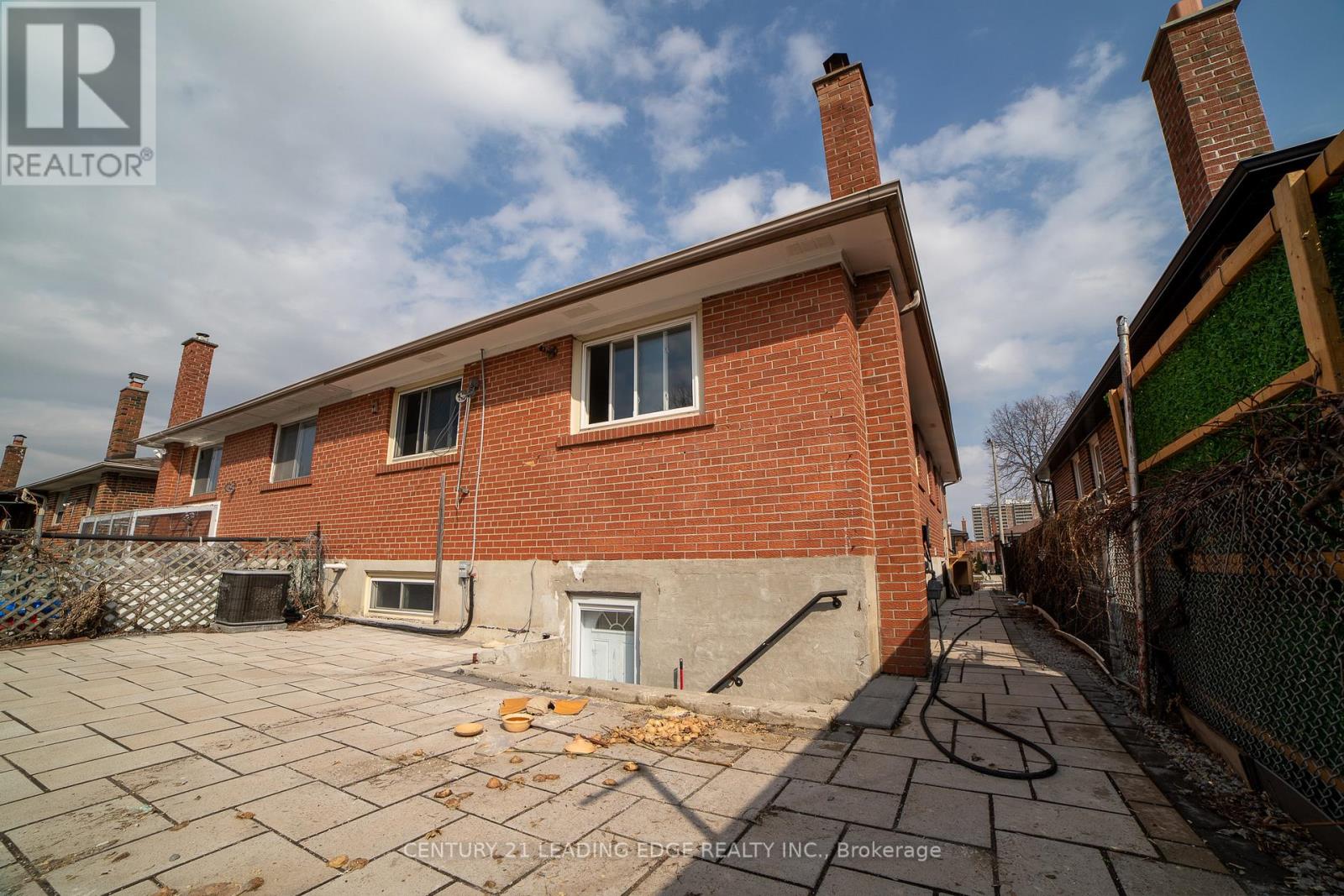 34 Petiole Road, Toronto, Ontario  M3N 2B4 - Photo 7 - W12887406