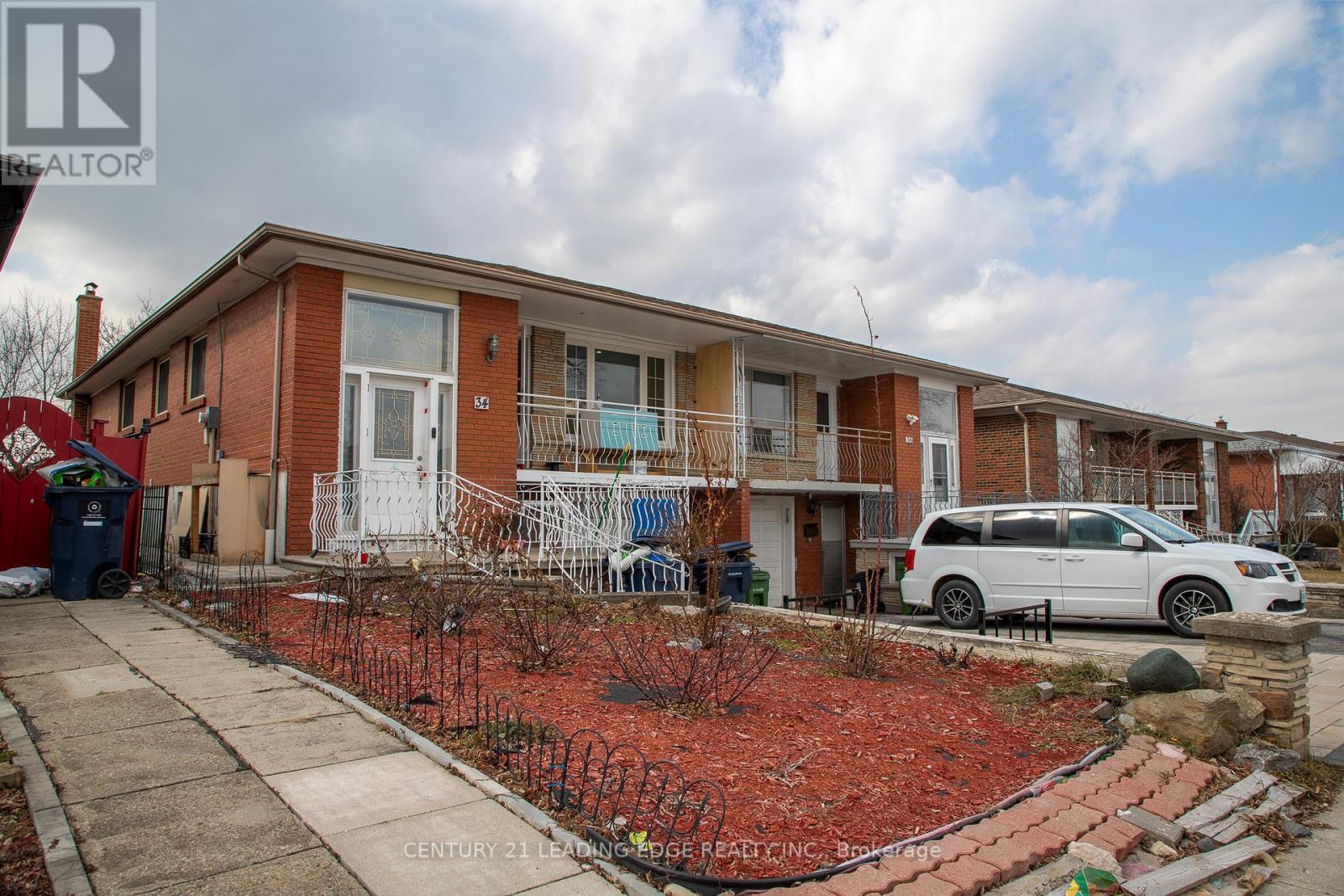 34 Petiole Road, Toronto, Ontario  M3N 2B4 - Photo 3 - W12887406