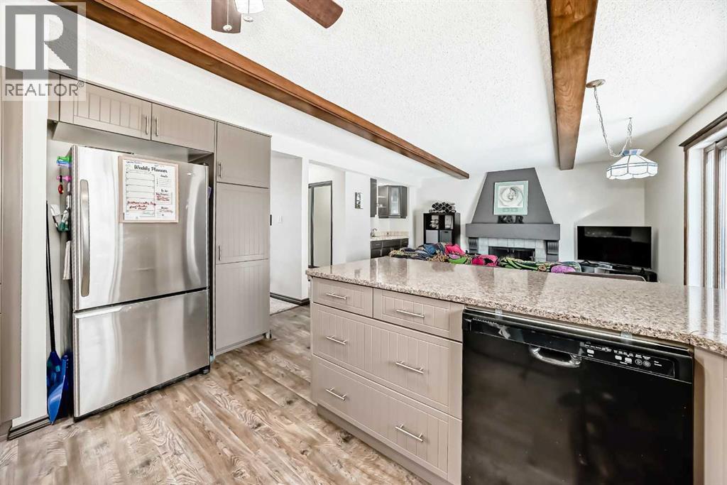 227 Coachwood Crescent Sw, Calgary, Alberta  T3H 1E7 - Photo 10 - A2293769