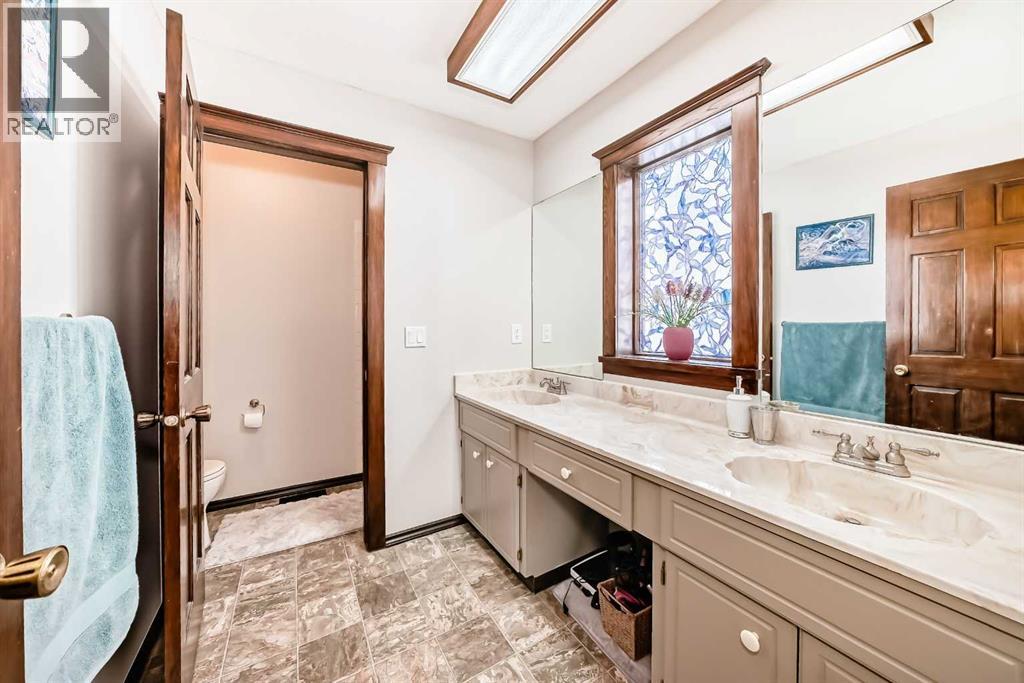 227 Coachwood Crescent Sw, Calgary, Alberta  T3H 1E7 - Photo 26 - A2293769