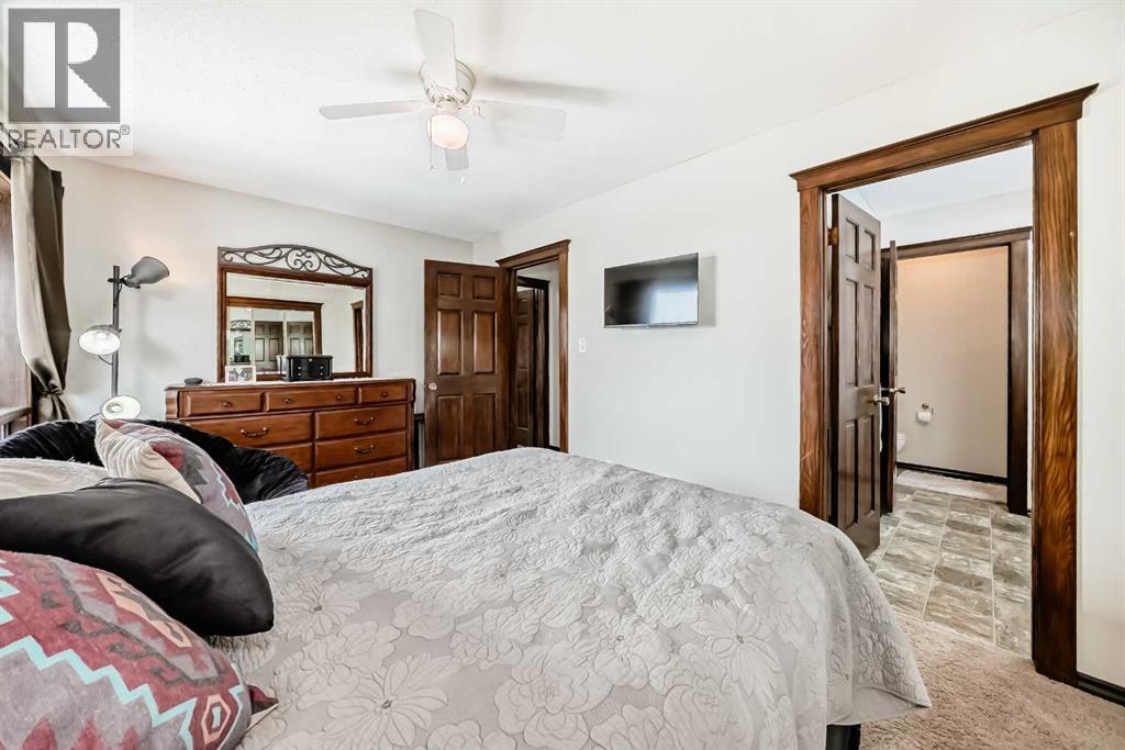 227 Coachwood Crescent Sw, Calgary, Alberta  T3H 1E7 - Photo 24 - A2293769