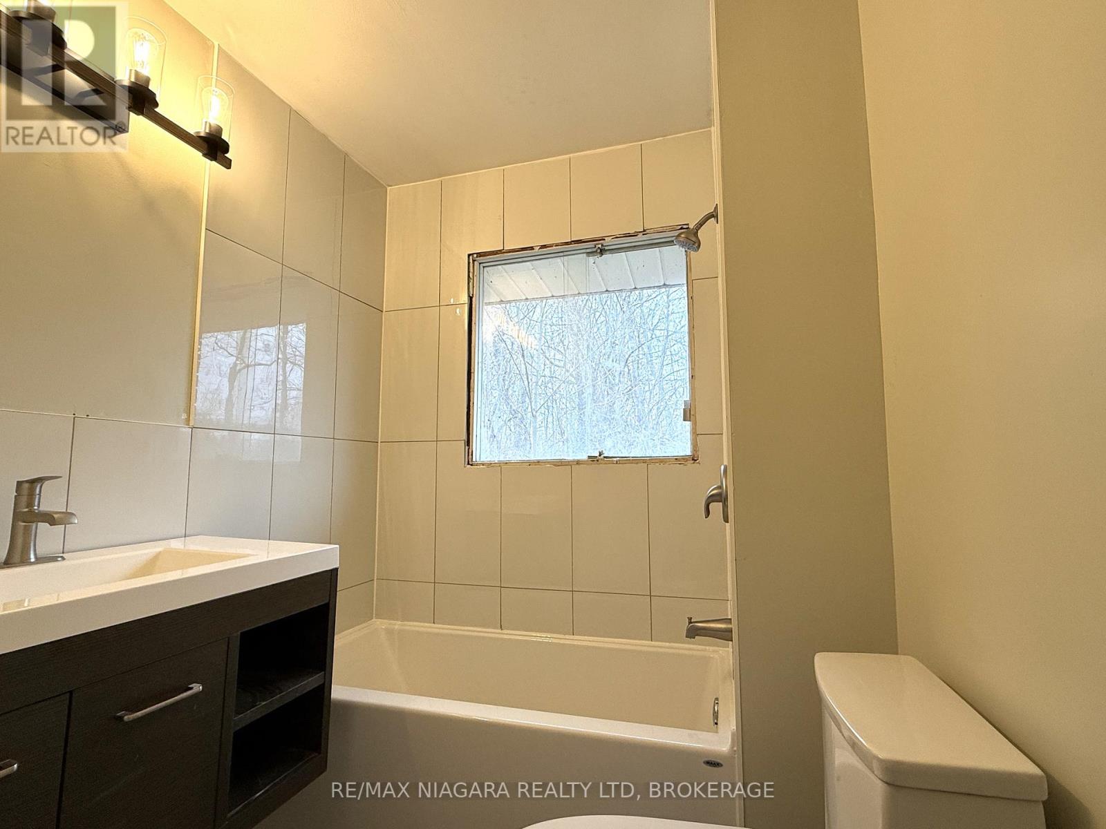 1544 Stockton Lane, Fort Erie, Ontario  L2A 6M8 - Photo 10 - X12873920