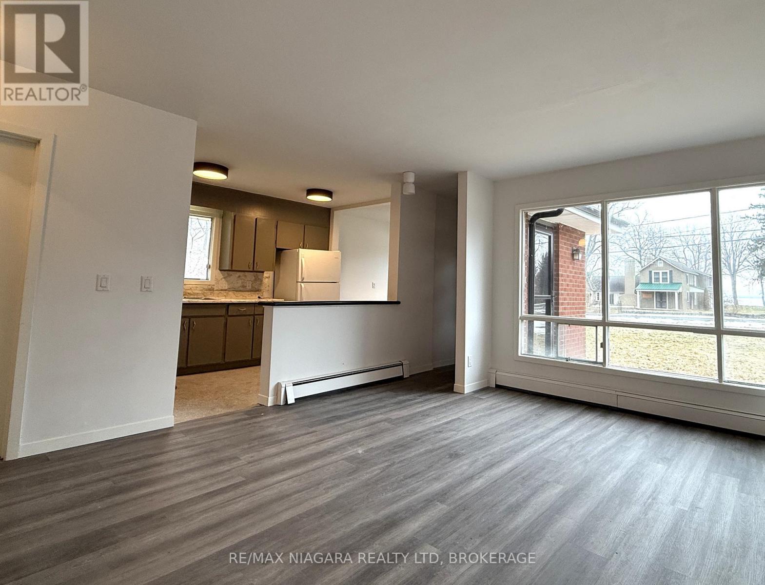 1544 Stockton Lane, Fort Erie, Ontario  L2A 6M8 - Photo 4 - X12873920