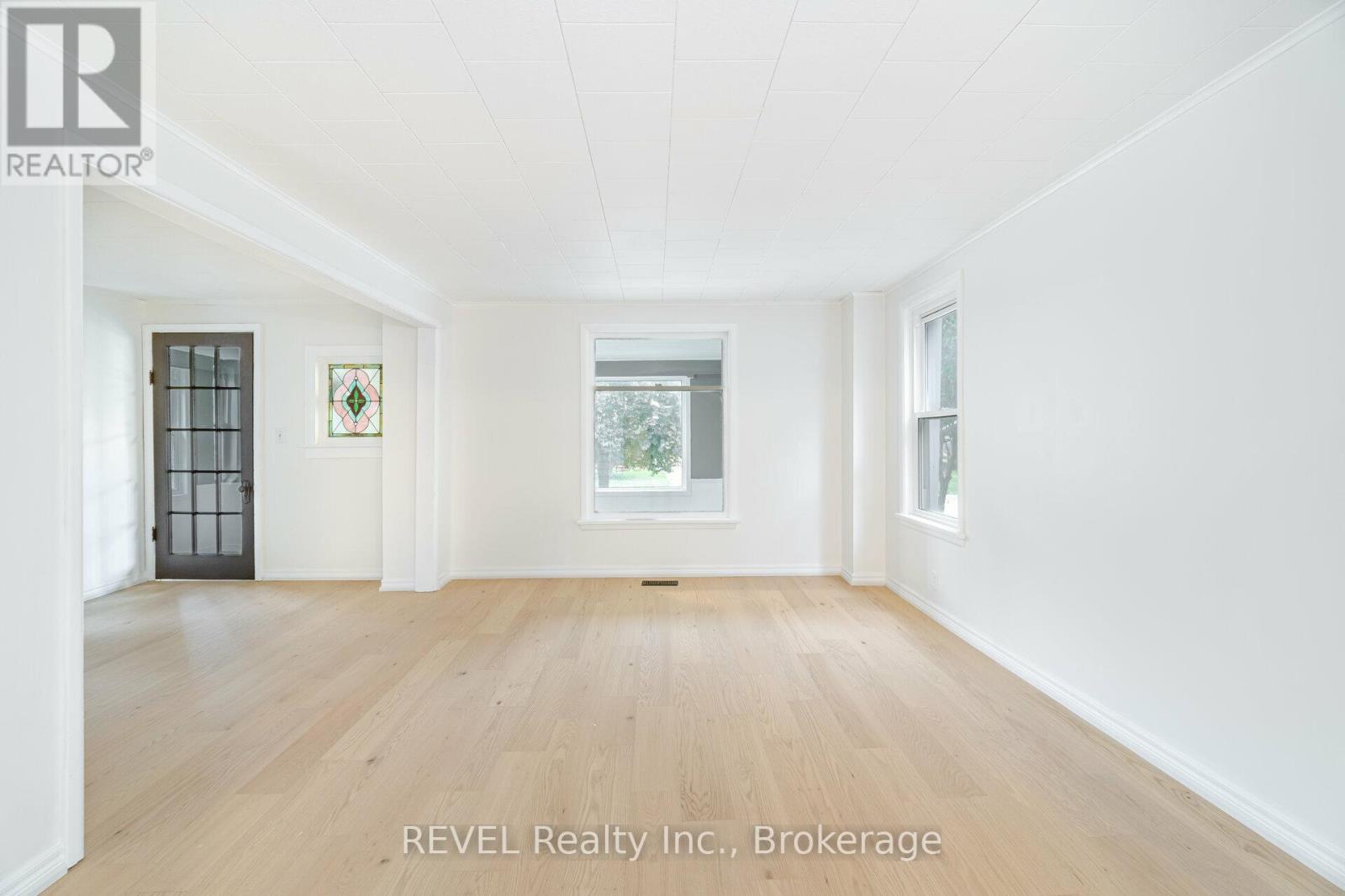 39 Phipps Street, Fort Erie (Central), Ontario  L2A 2V3 - Photo 11 - X12891090