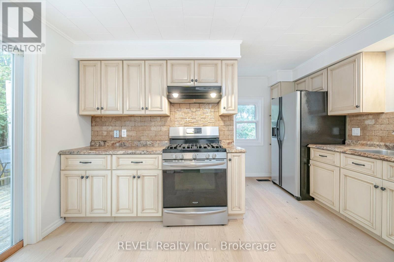 39 Phipps Street, Fort Erie (Central), Ontario  L2A 2V3 - Photo 15 - X12891090