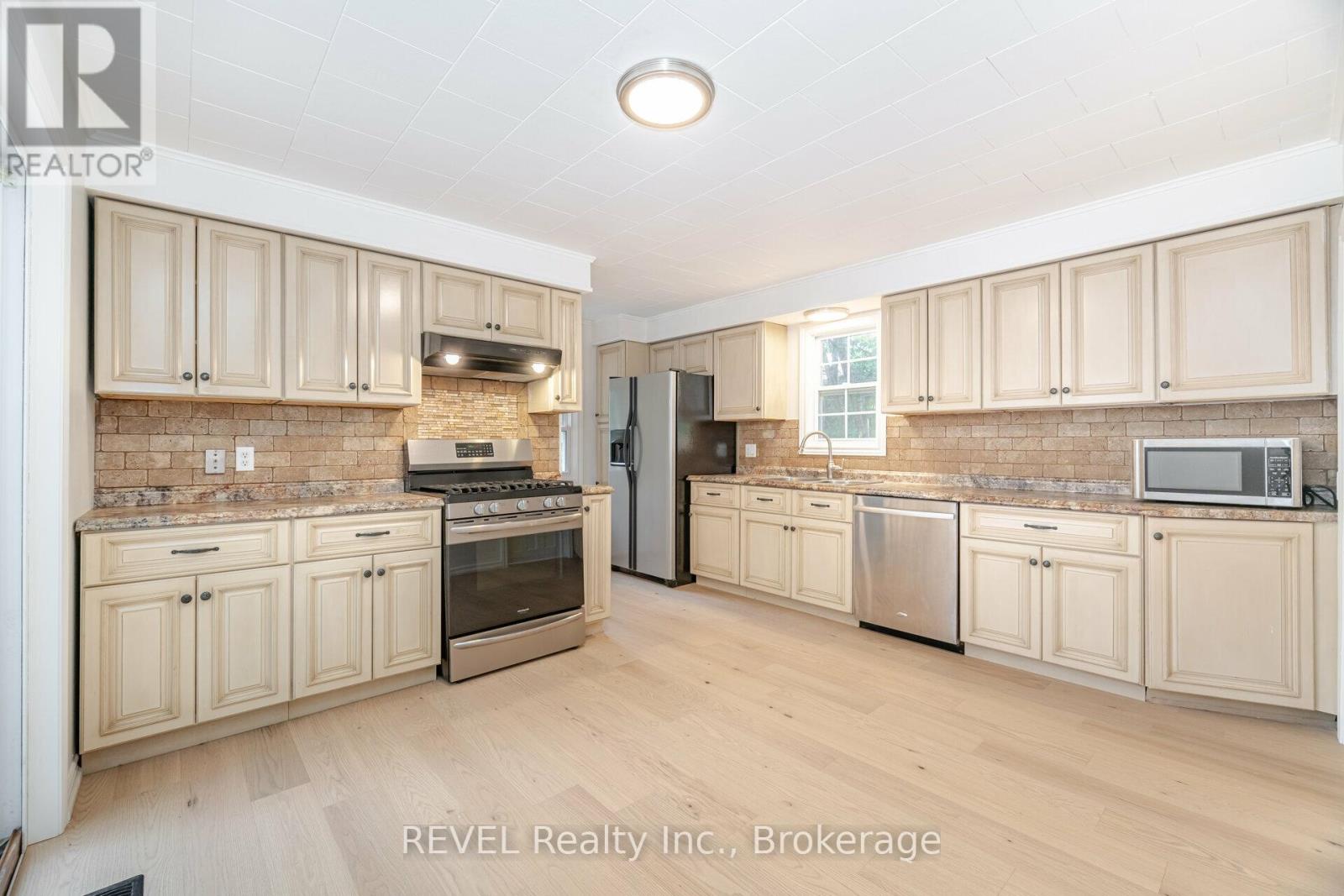 39 Phipps Street, Fort Erie (Central), Ontario  L2A 2V3 - Photo 16 - X12891090