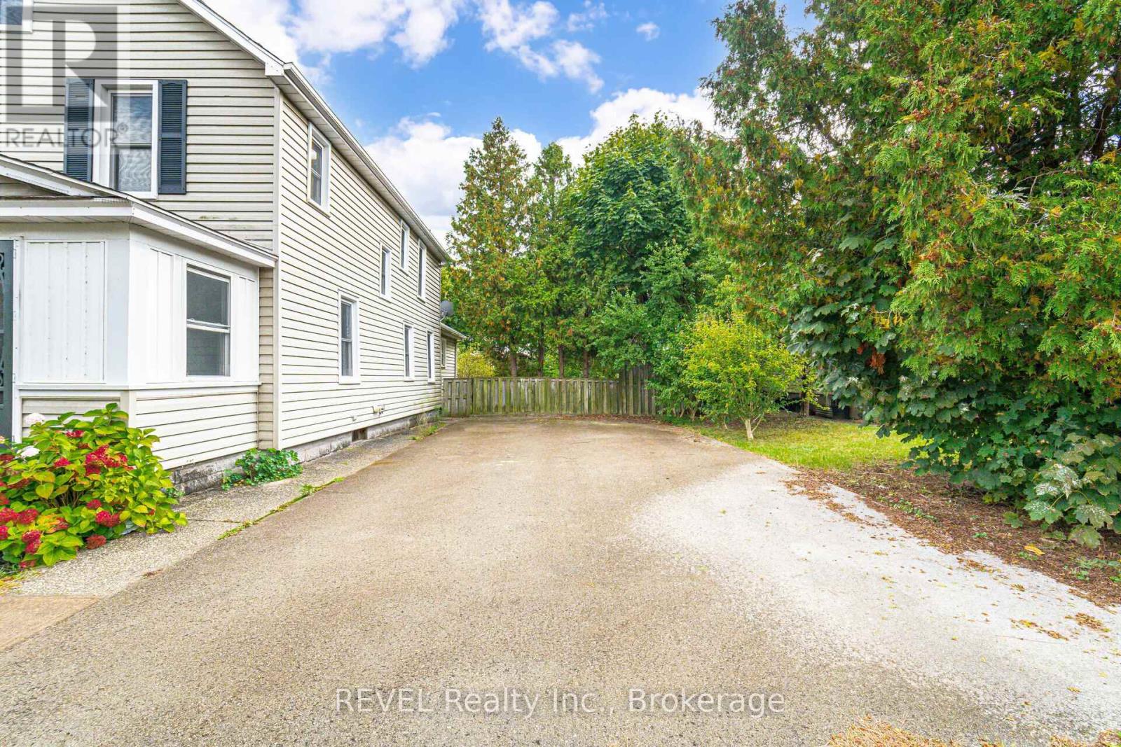 39 Phipps Street, Fort Erie (Central), Ontario  L2A 2V3 - Photo 5 - X12891090