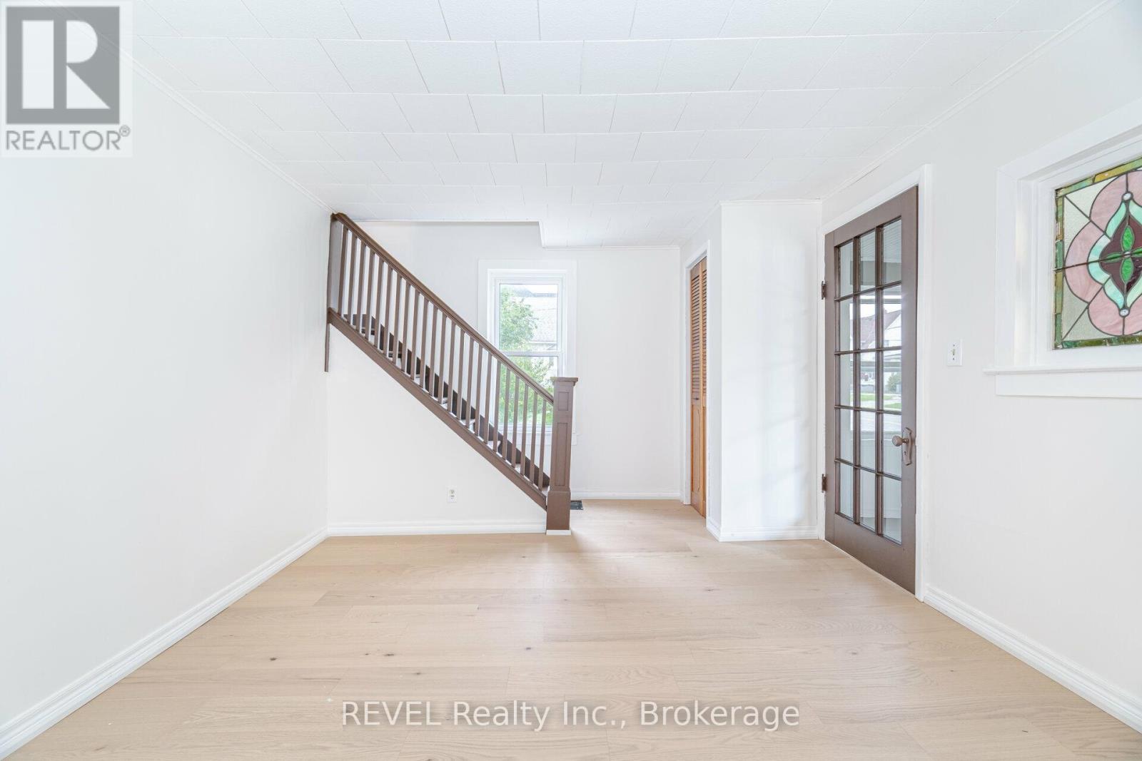 39 Phipps Street, Fort Erie (Central), Ontario  L2A 2V3 - Photo 8 - X12891090