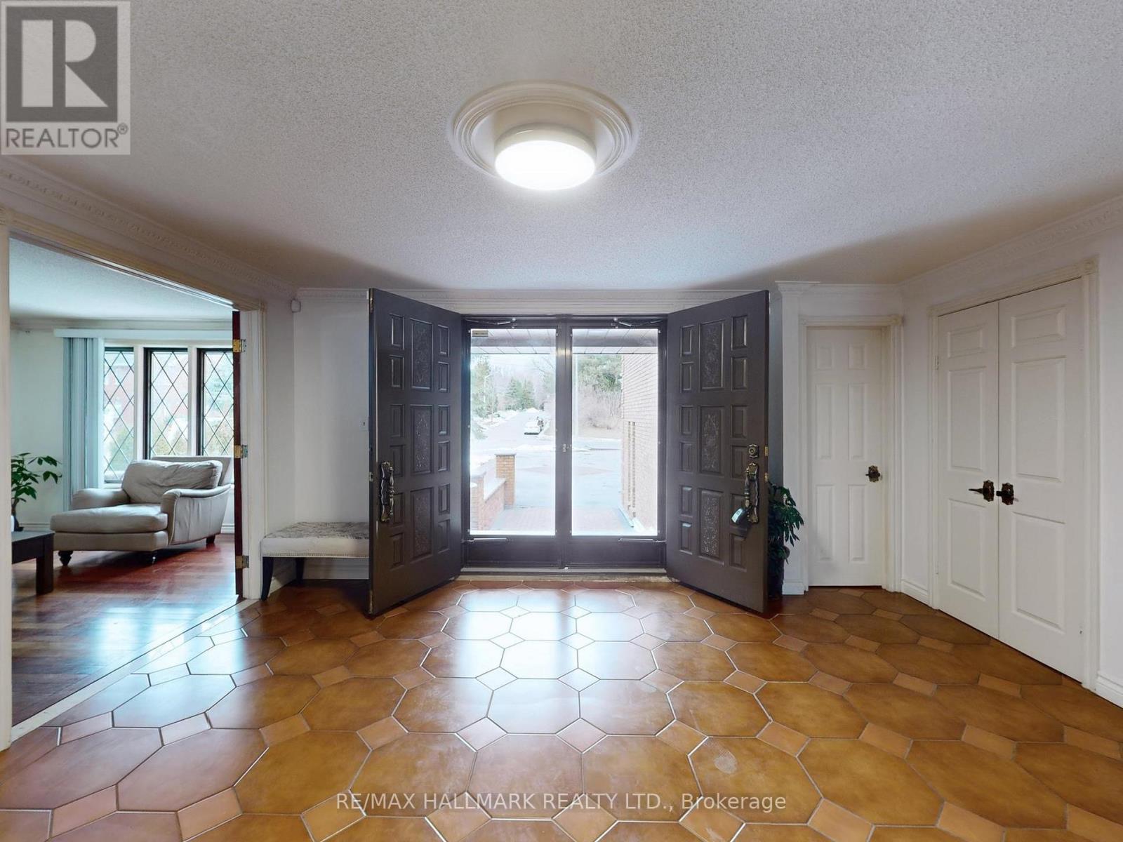 95 Pemberton Road, Richmond Hill, Ontario  L4C 3T6 - Photo 3 - N12890154