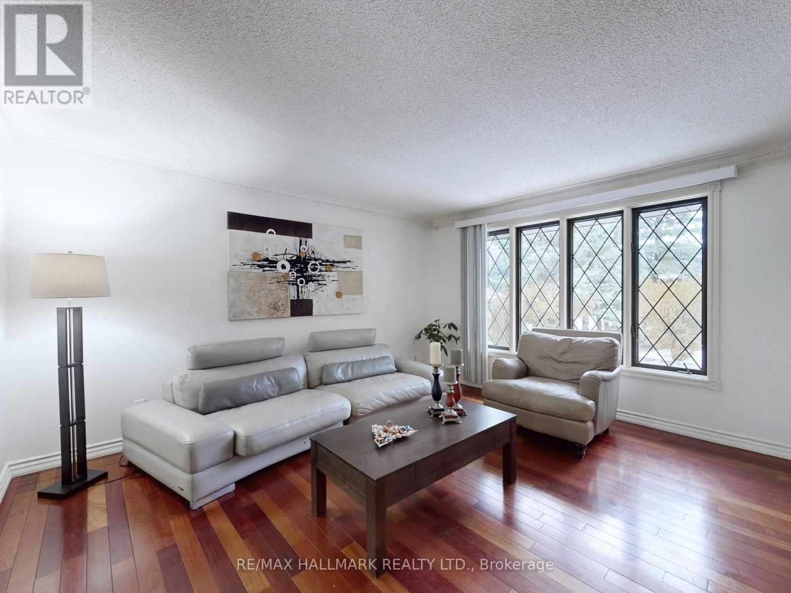 95 Pemberton Road, Richmond Hill, Ontario  L4C 3T6 - Photo 5 - N12890154