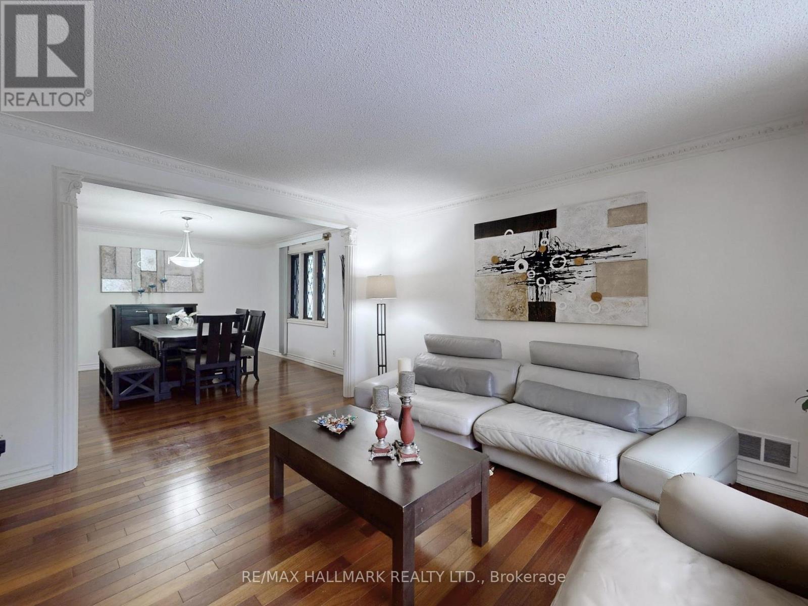 95 Pemberton Road, Richmond Hill, Ontario  L4C 3T6 - Photo 6 - N12890154