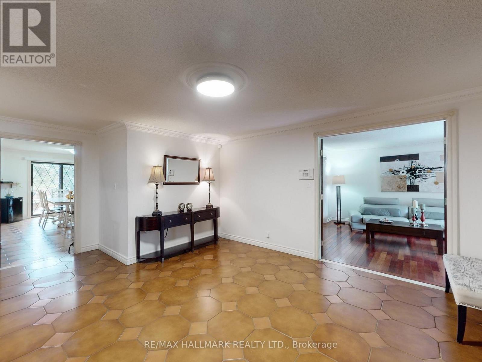 95 Pemberton Road, Richmond Hill, Ontario  L4C 3T6 - Photo 4 - N12890154