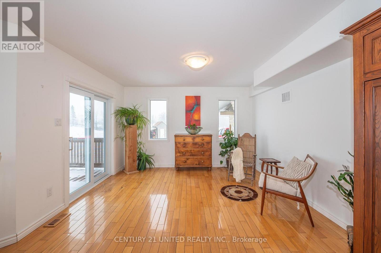 257 10th Line Rd South Dummer Road, Douro-Dummer, Ontario  K0L 2V0 - Photo 19 - X12890810