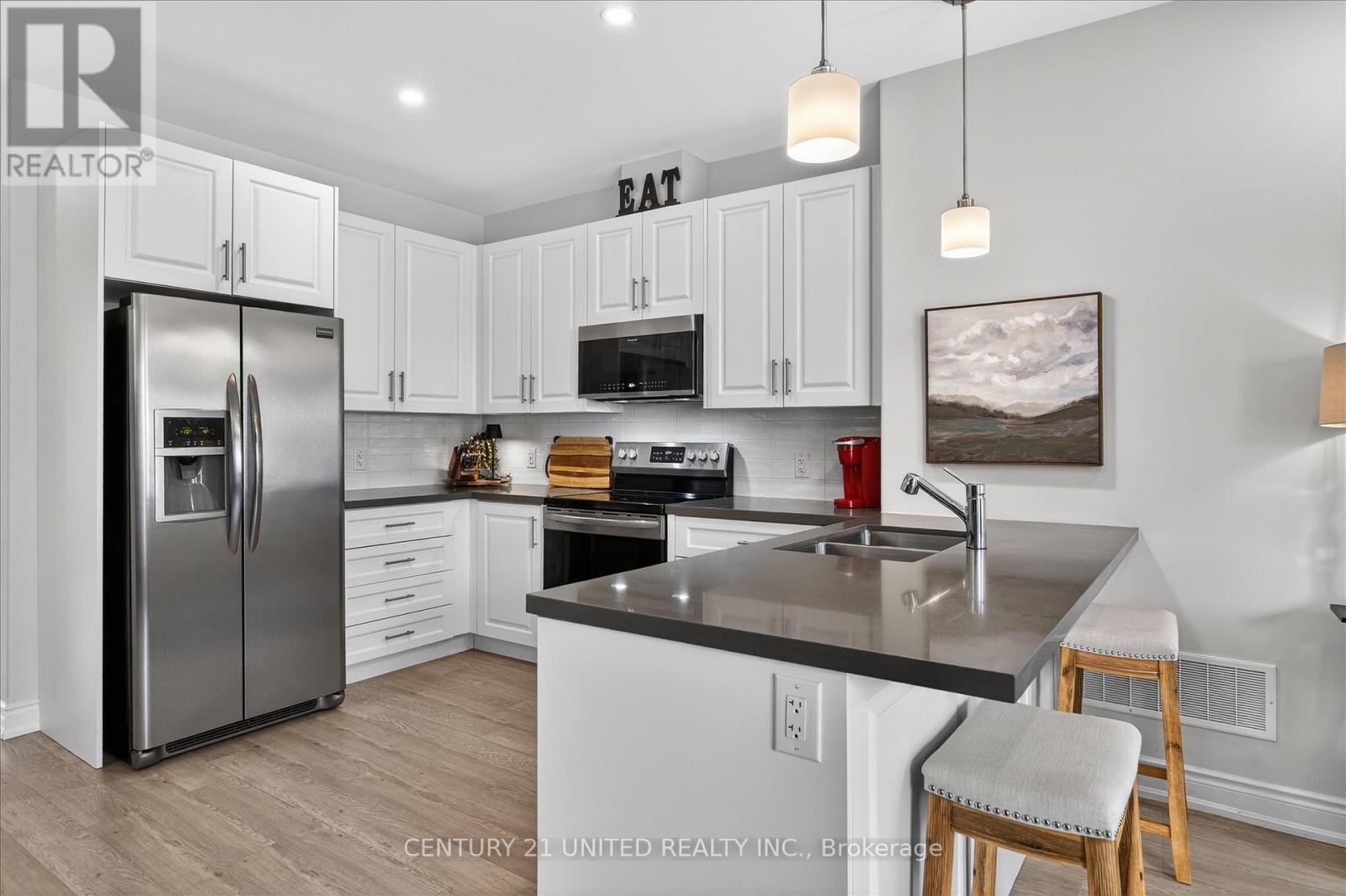 528 Macintosh Grove, Peterborough (Northcrest Ward 5), Ontario  K9H 0C4 - Photo 2 - X12890974