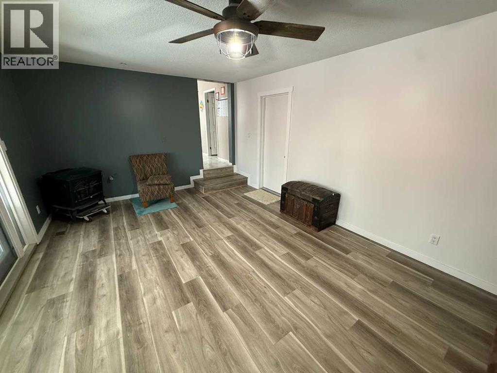 104 Mistaya Road, Hinton, Alberta  T7V 1T3 - Photo 10 - A2278640