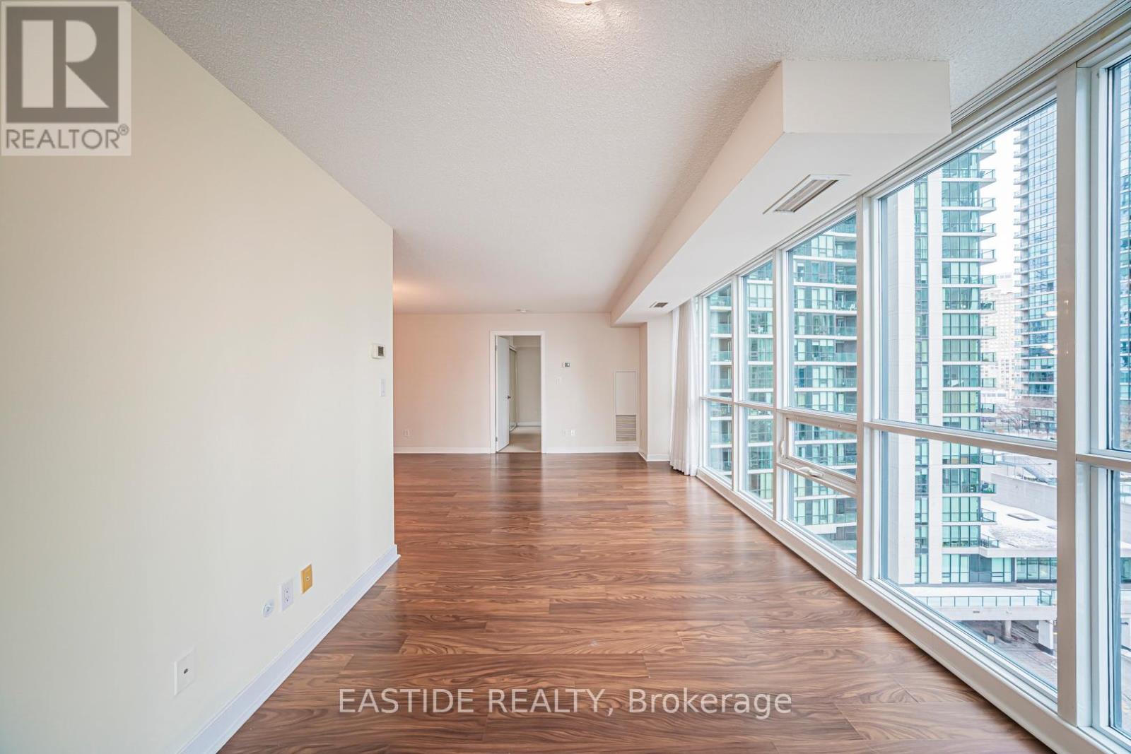 908 - 33 Bay Street, Toronto, Ontario  M5J 2Z3 - Photo 2 - C12890932