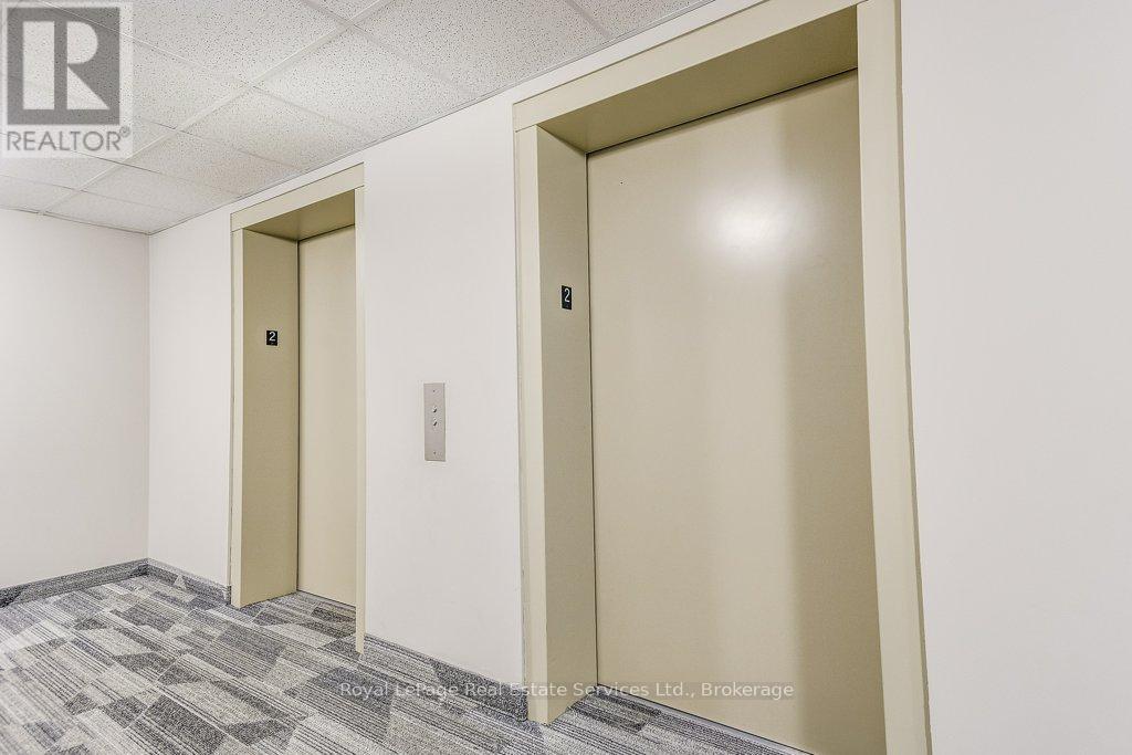 201 - 3060 Rotary Way W, Burlington, Ontario  L7M 0G9 - Photo 9 - W12885446