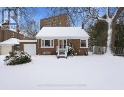 11 INNISDALE DRIVE, Toronto, Ontario