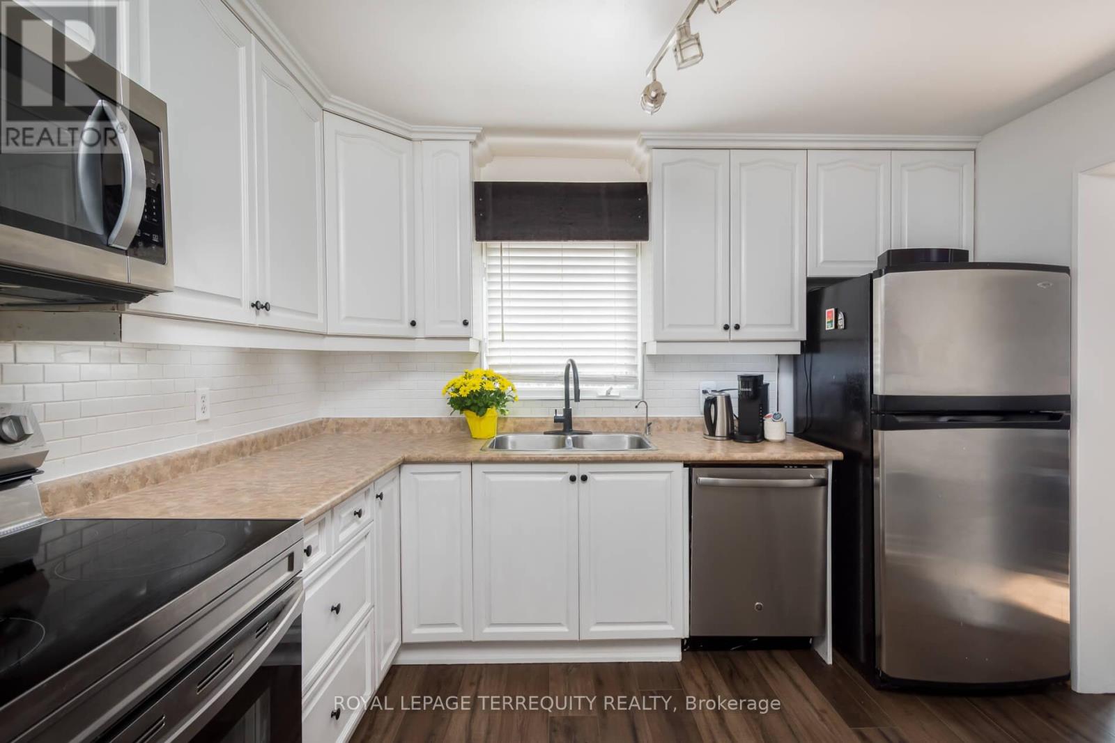 630 Sultana Square, Pickering, Ontario  L1V 3Y3 - Photo 14 - E12891060