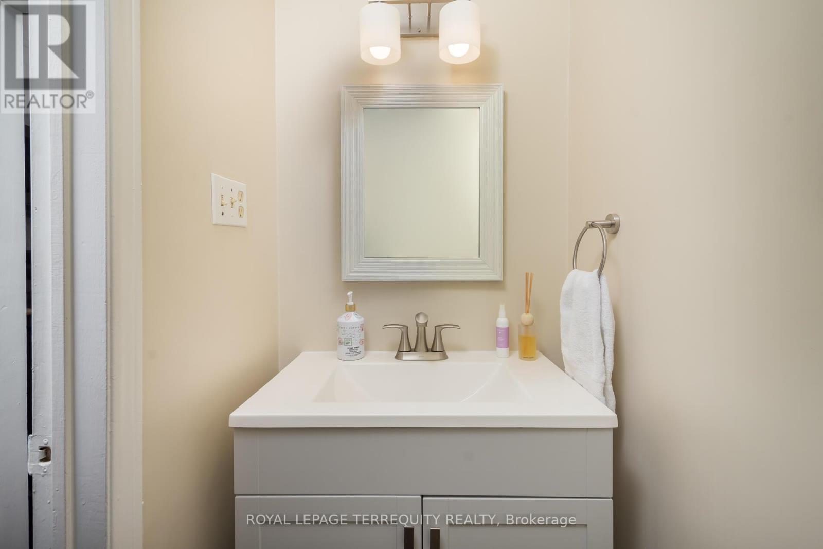 630 Sultana Square, Pickering, Ontario  L1V 3Y3 - Photo 19 - E12891060