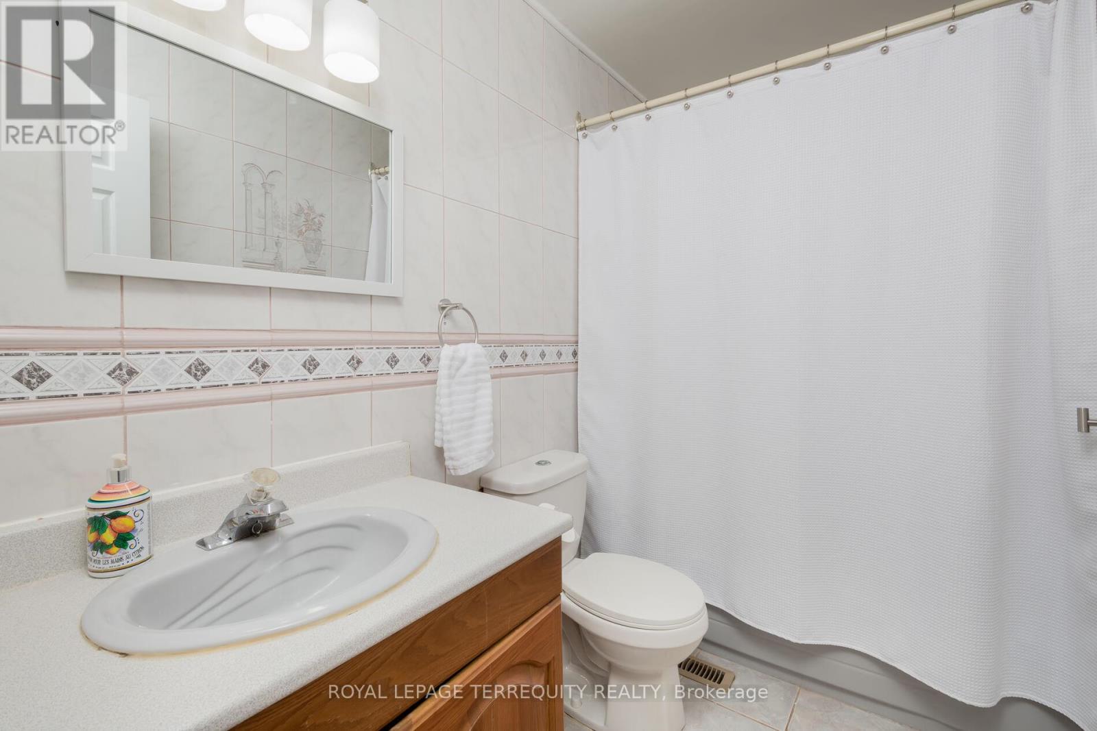 630 Sultana Square, Pickering, Ontario  L1V 3Y3 - Photo 24 - E12891060