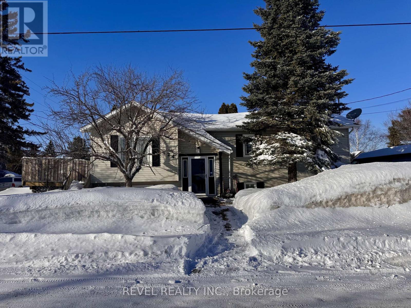 124 Shamrock Avenue, Timmins, Ontario  P0N 1H0 - Photo 1 - T12890870