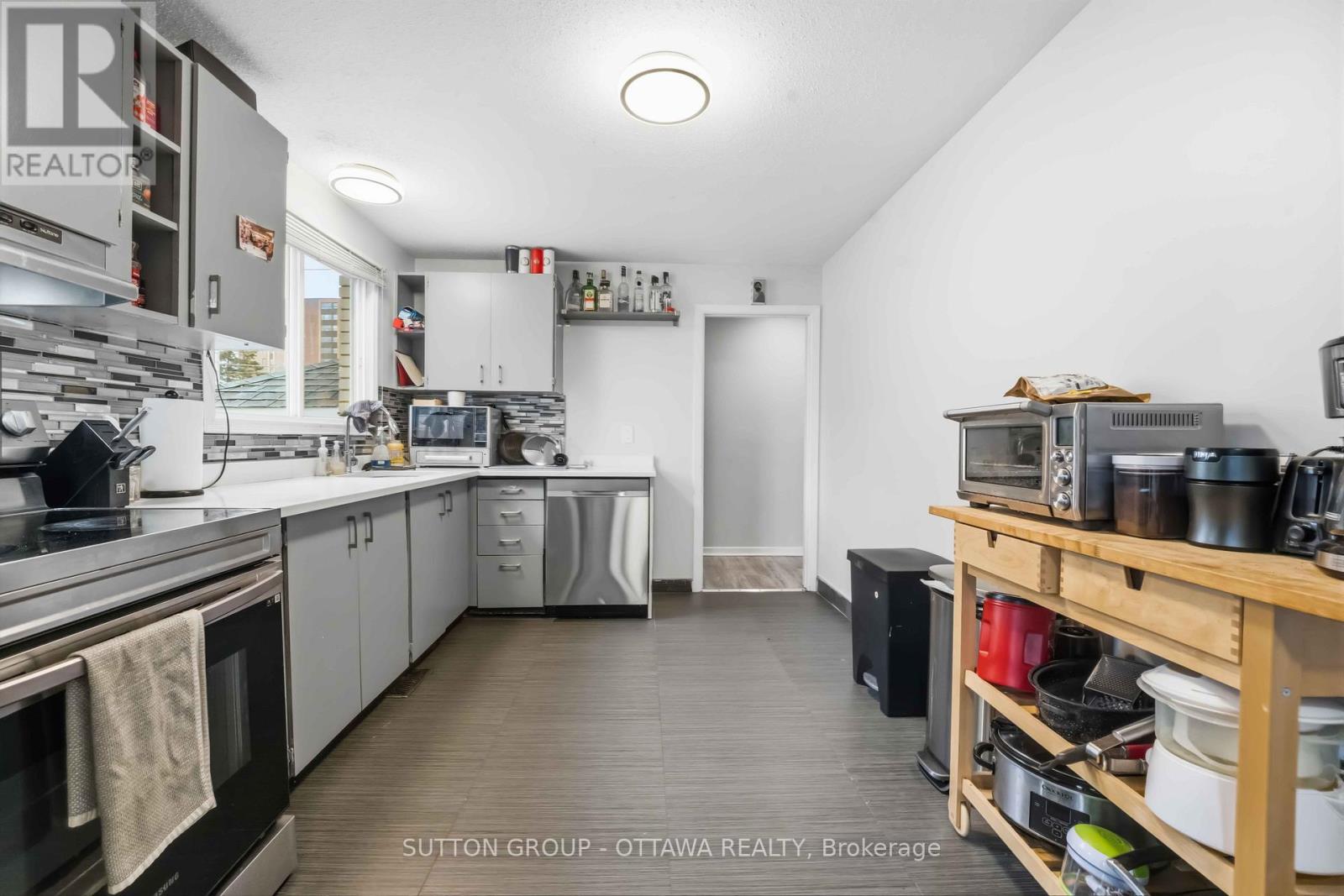 43 Southview Crescent, Ottawa, Ontario  K2E 5R4 - Photo 10 - X12890796