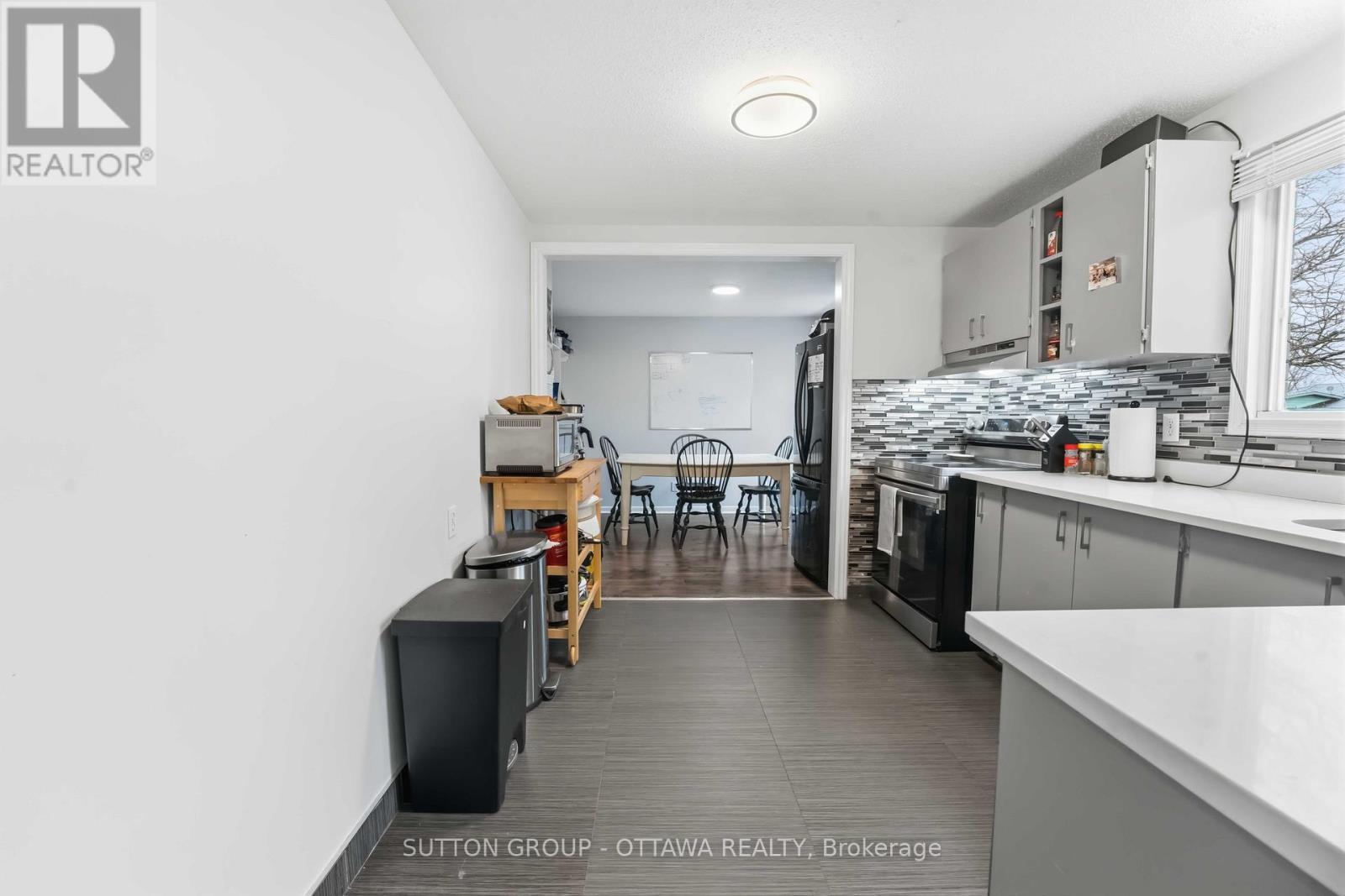 43 Southview Crescent, Ottawa, Ontario  K2E 5R4 - Photo 11 - X12890796