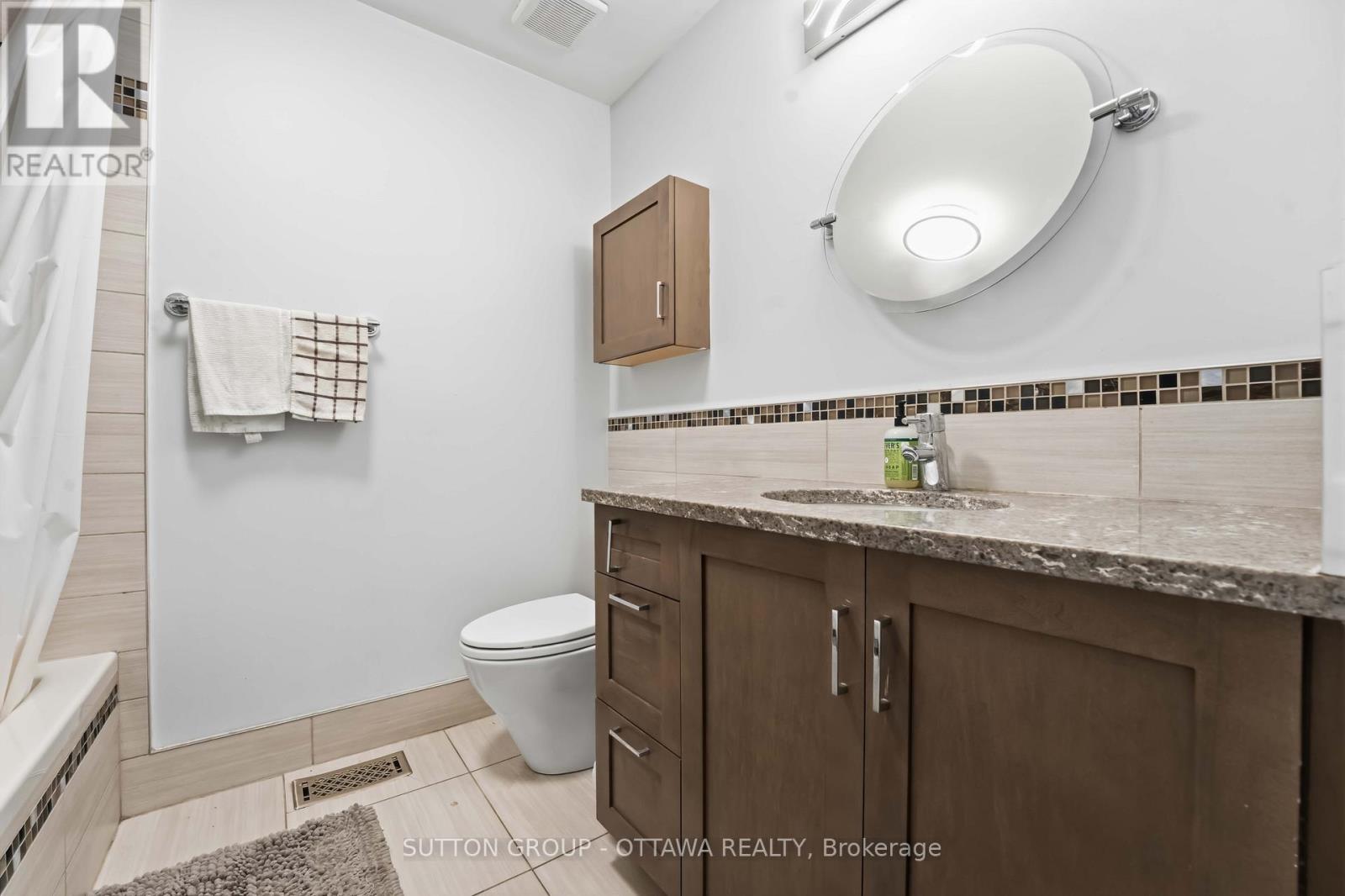 43 Southview Crescent, Ottawa, Ontario  K2E 5R4 - Photo 21 - X12890796