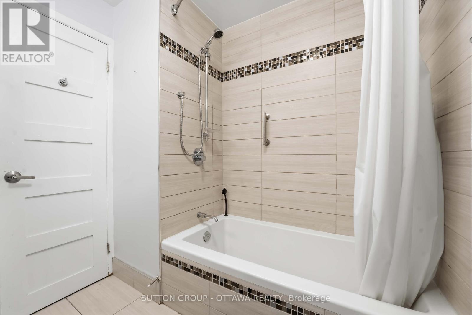 43 Southview Crescent, Ottawa, Ontario  K2E 5R4 - Photo 22 - X12890796