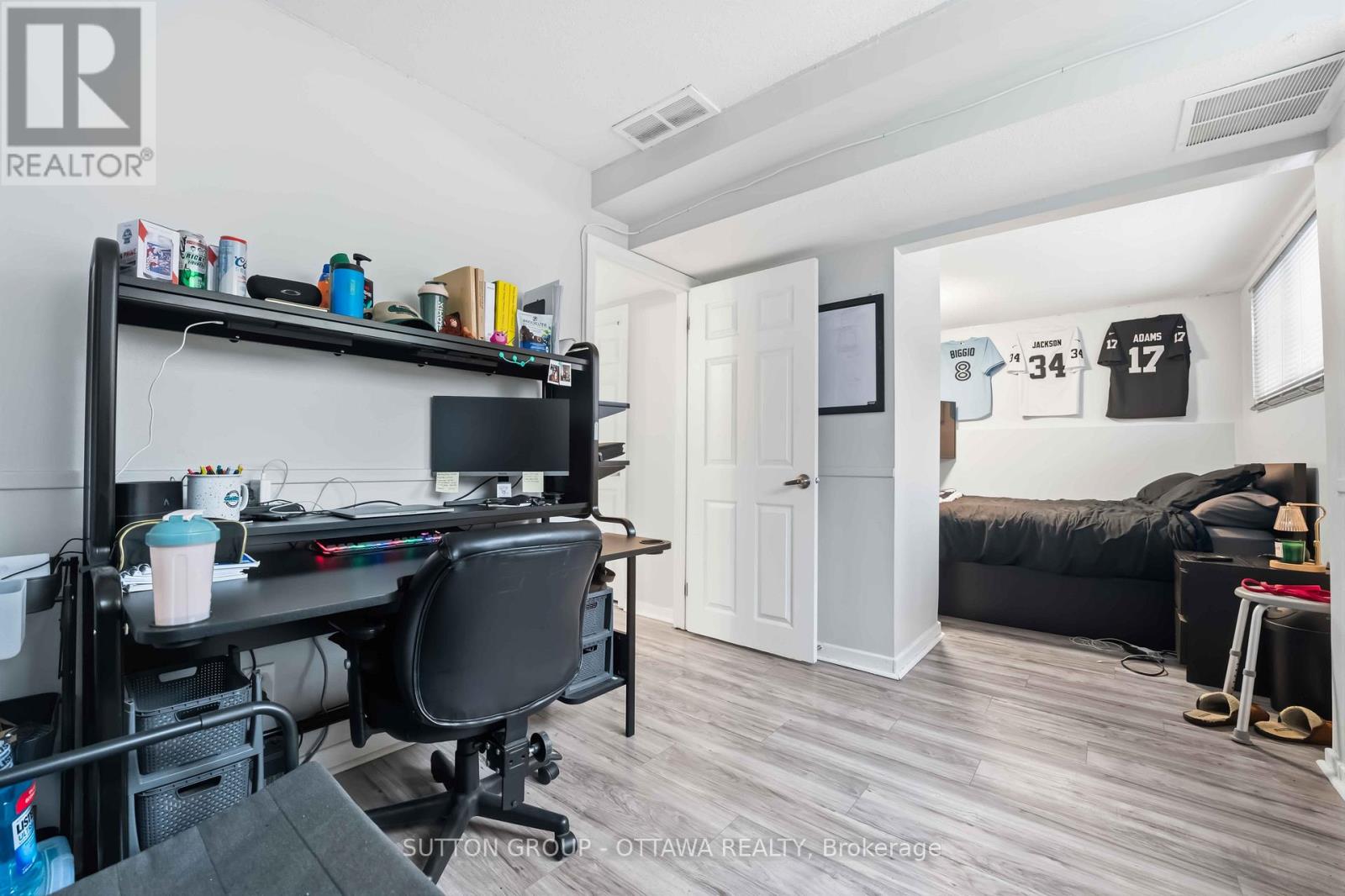 43 Southview Crescent, Ottawa, Ontario  K2E 5R4 - Photo 41 - X12890796