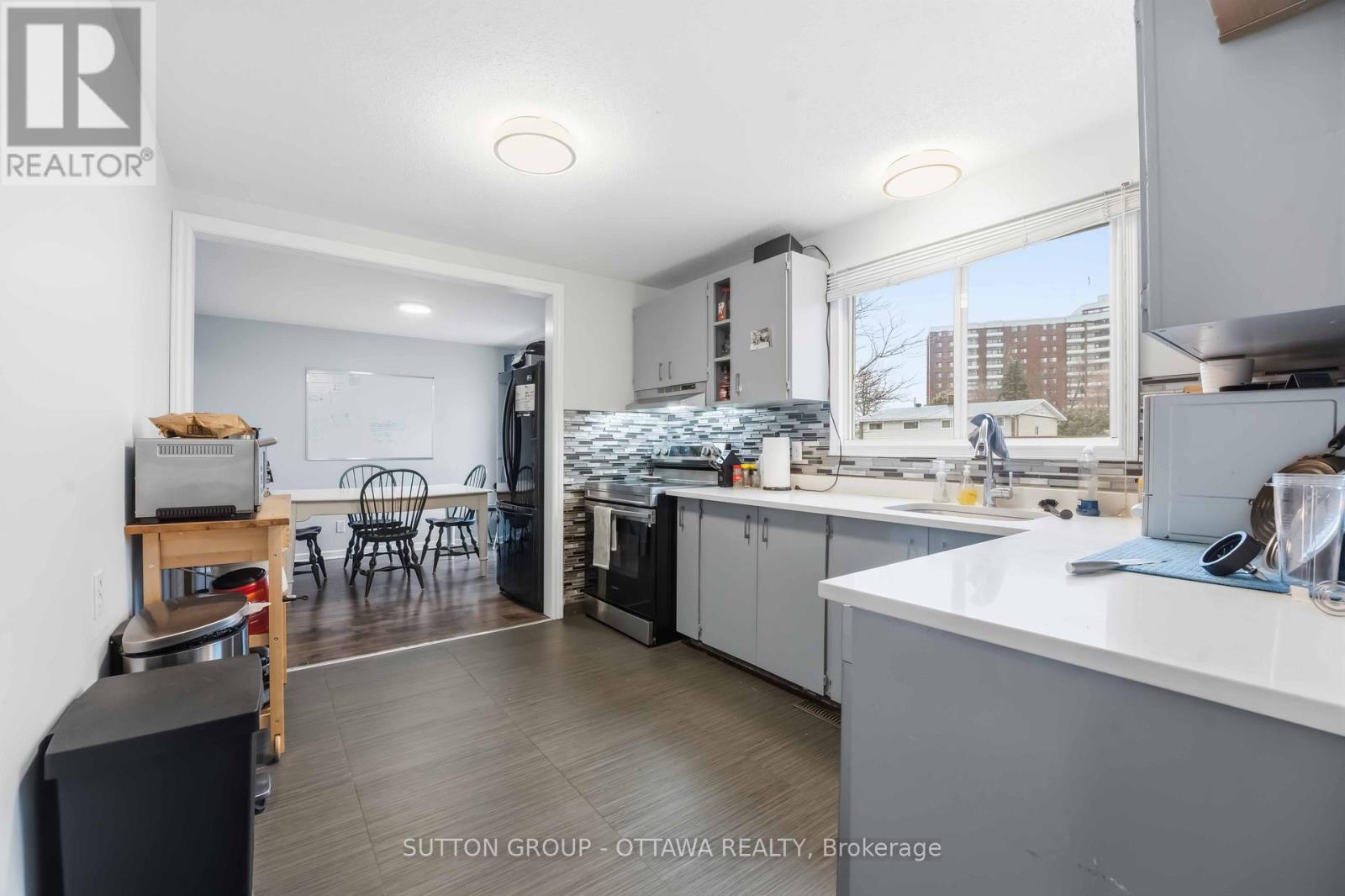 43 Southview Crescent, Ottawa, Ontario  K2E 5R4 - Photo 5 - X12890796