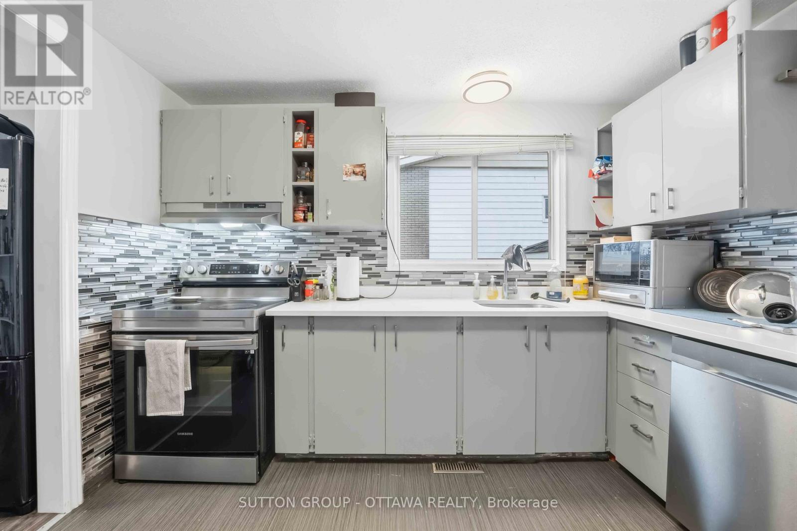 43 Southview Crescent, Ottawa, Ontario  K2E 5R4 - Photo 7 - X12890796