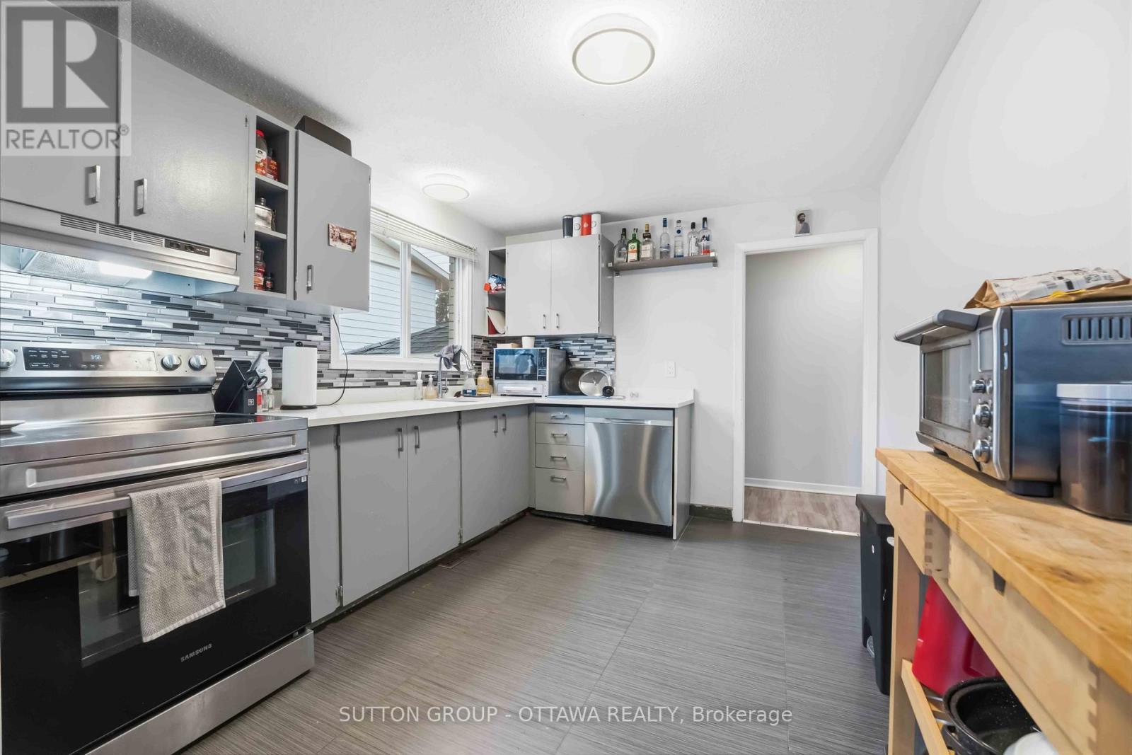 43 Southview Crescent, Ottawa, Ontario  K2E 5R4 - Photo 9 - X12890796