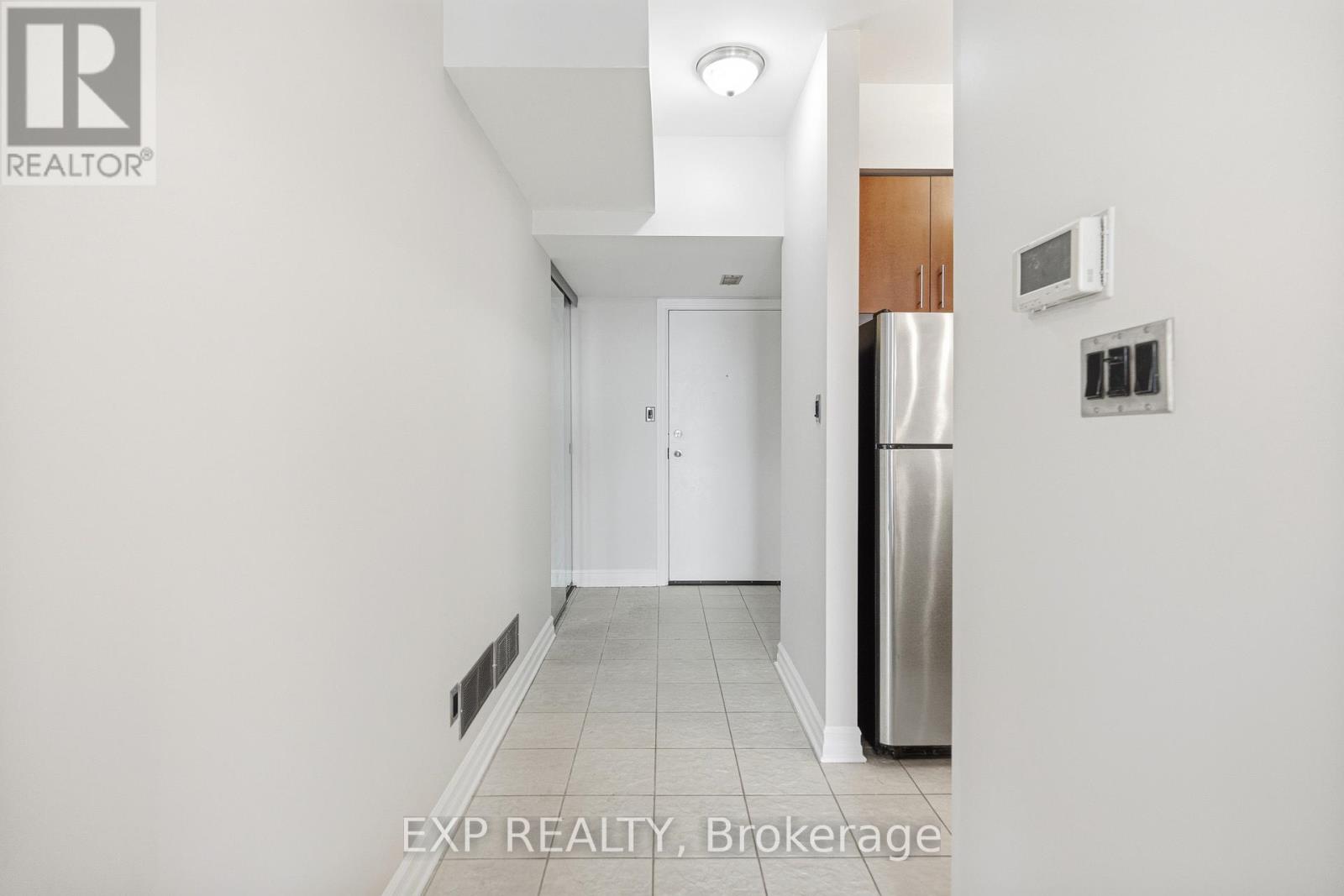 402 - 711 Churchill Avenue, Ottawa, Ontario  K1Z 5G6 - Photo 5 - X12890866