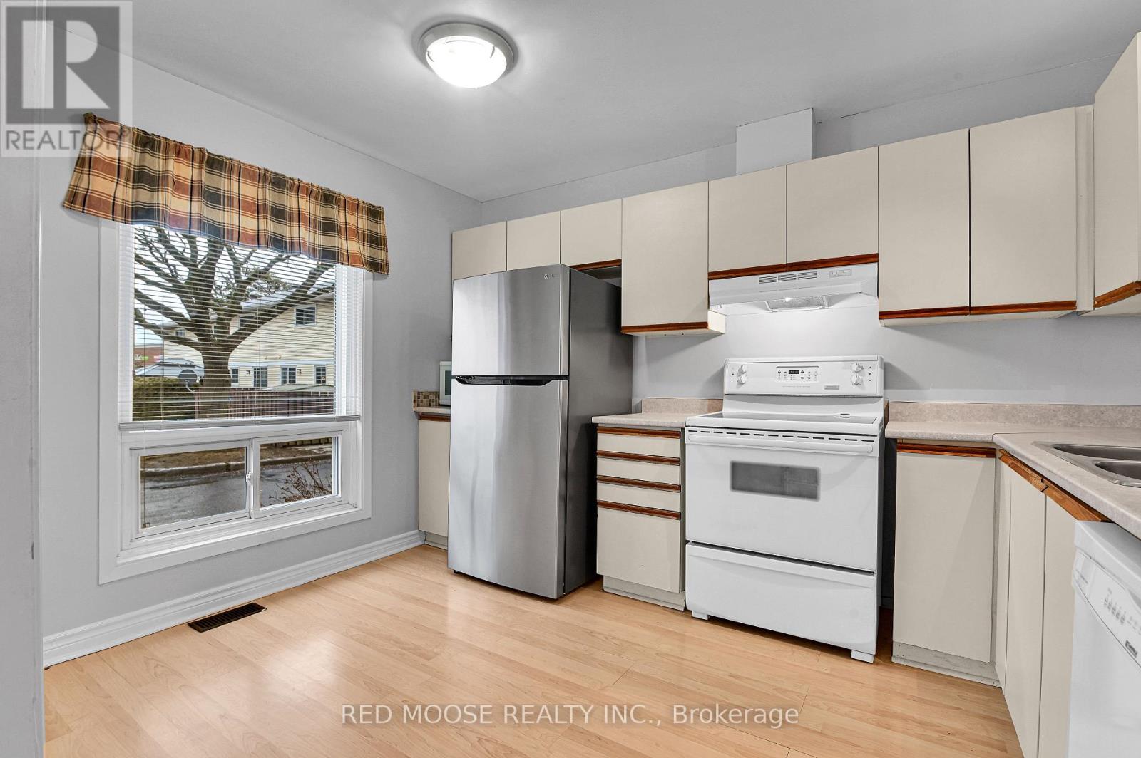 1983 Greenvale Lane, Ottawa, Ontario  K1C 6E4 - Photo 11 - X12891006