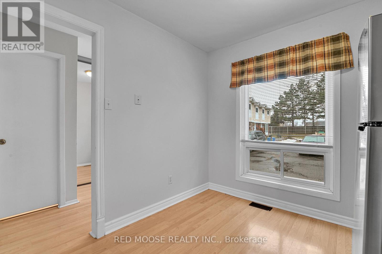 1983 Greenvale Lane, Ottawa, Ontario  K1C 6E4 - Photo 12 - X12891006