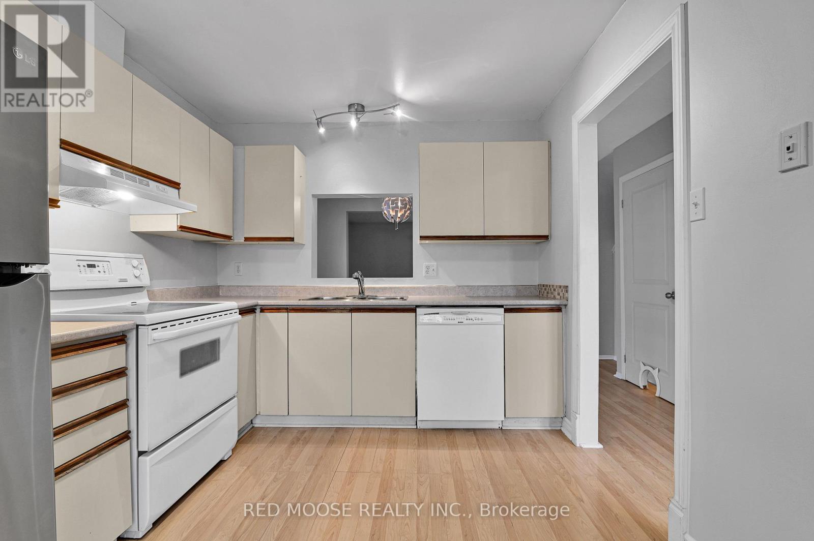 1983 Greenvale Lane, Ottawa, Ontario  K1C 6E4 - Photo 8 - X12891006