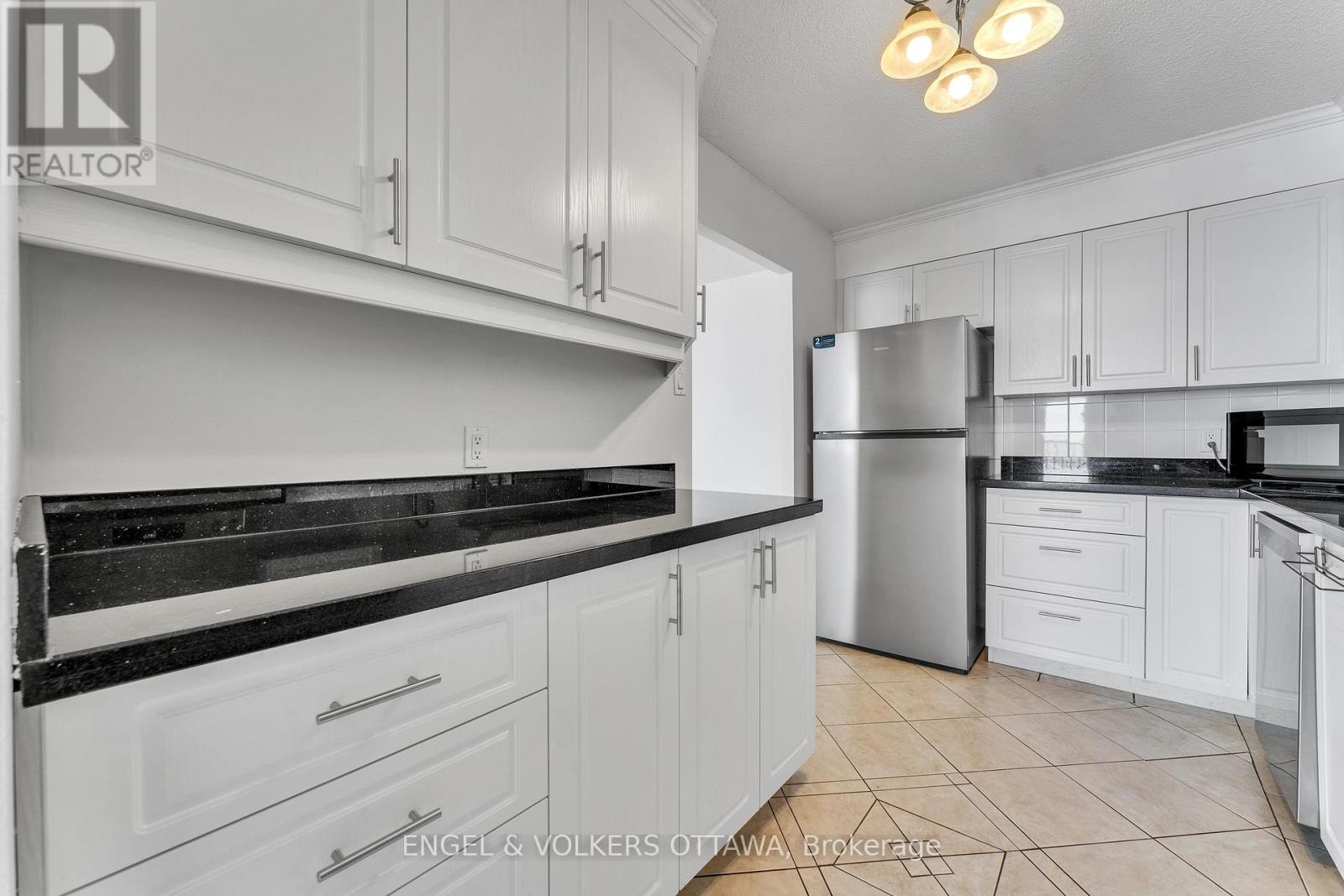 2002 - 665 Bathgate Drive, Ottawa, Ontario  K1K 3Y4 - Photo 10 - X12891018